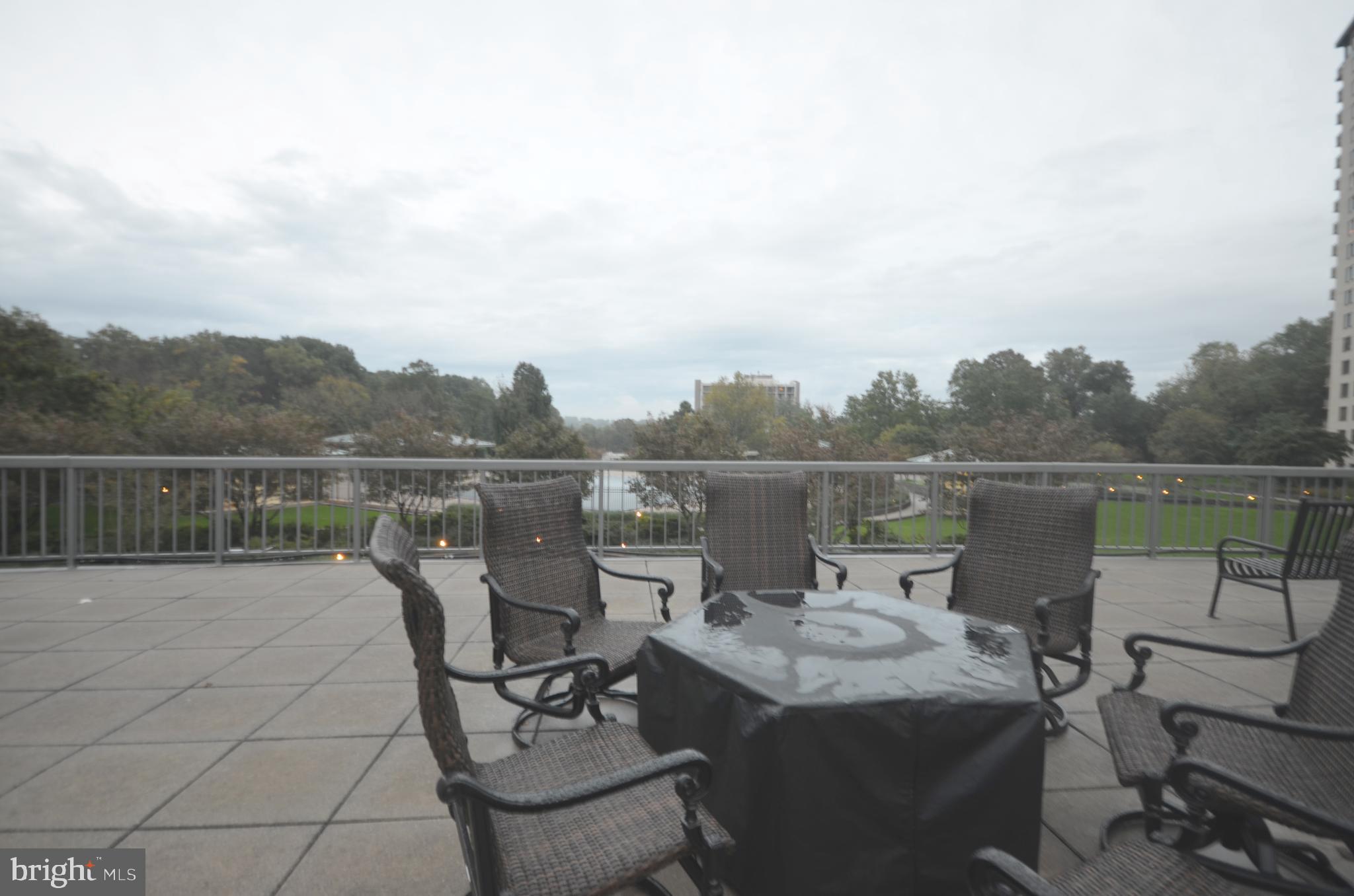 PROMENADE TOWERS - Residential Lease