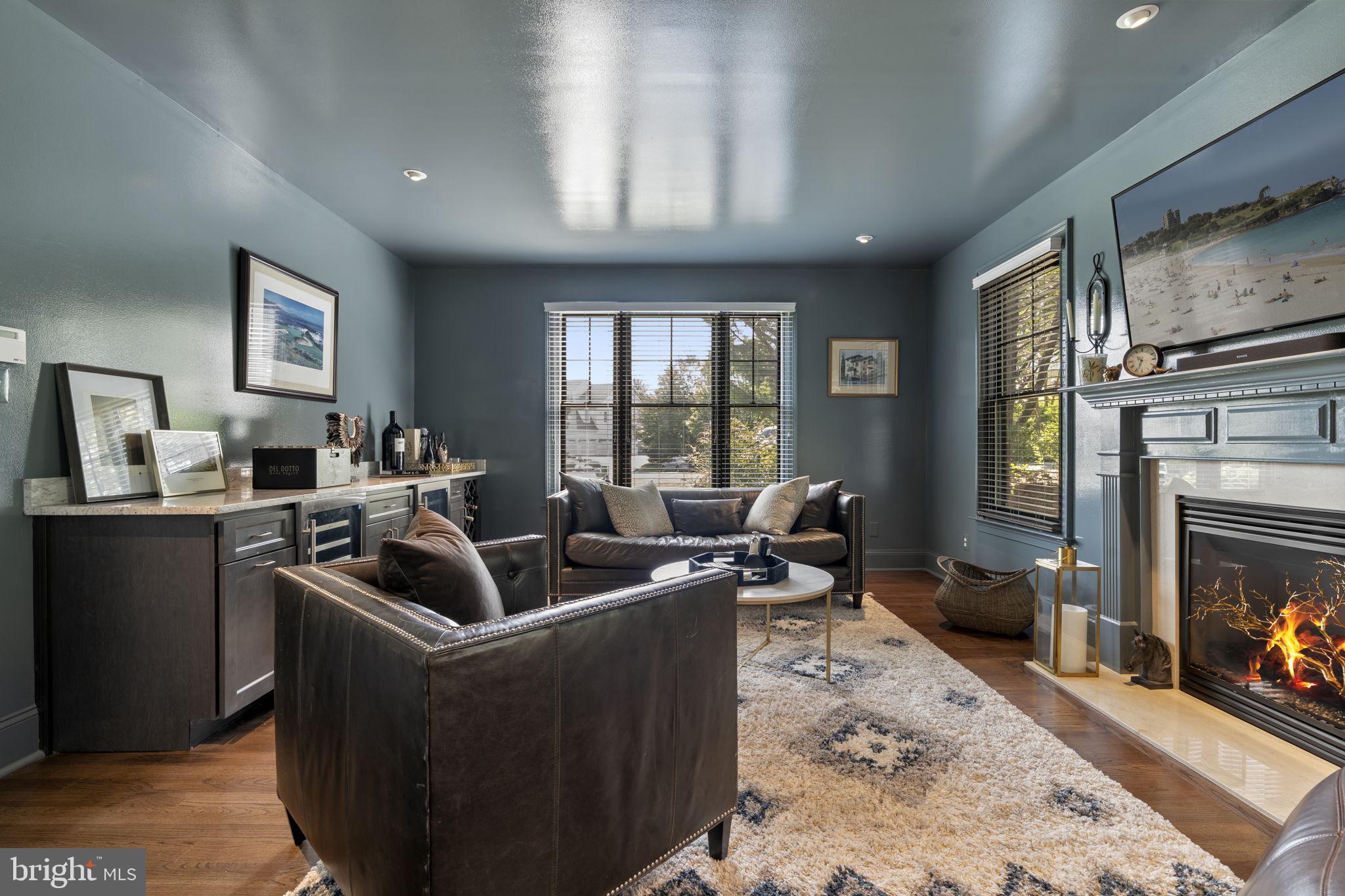 EDGEWATER - Residential