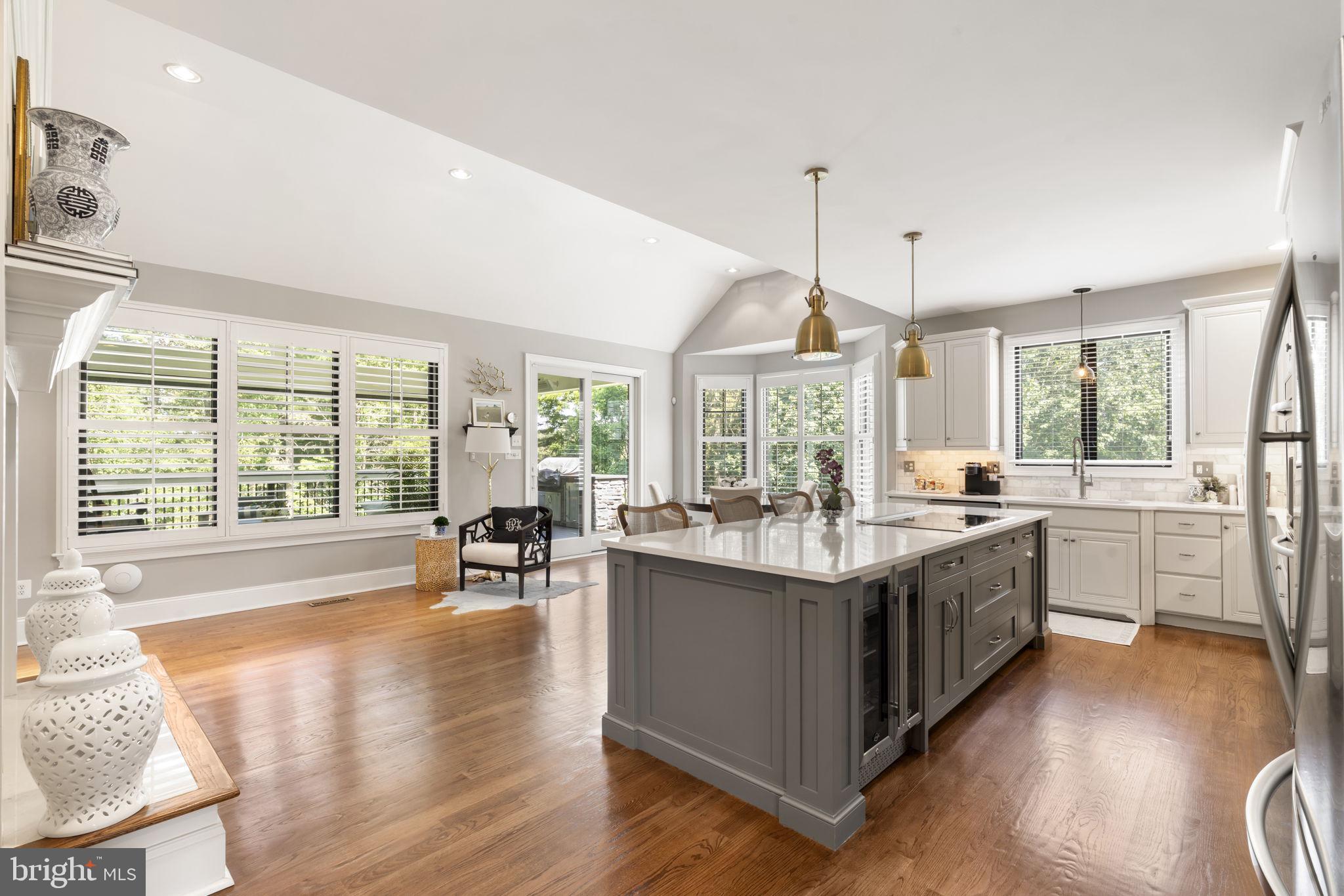 EDGEWATER - Residential