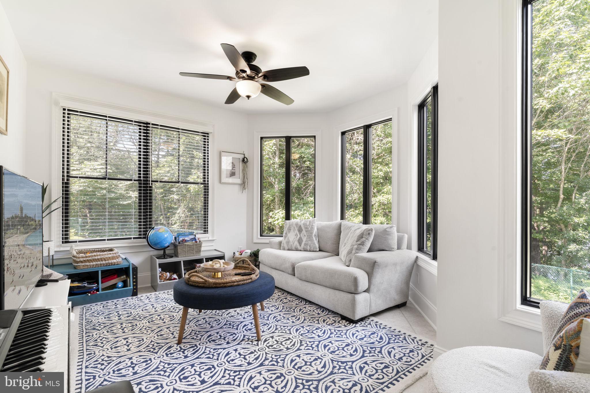 EDGEWATER - Residential