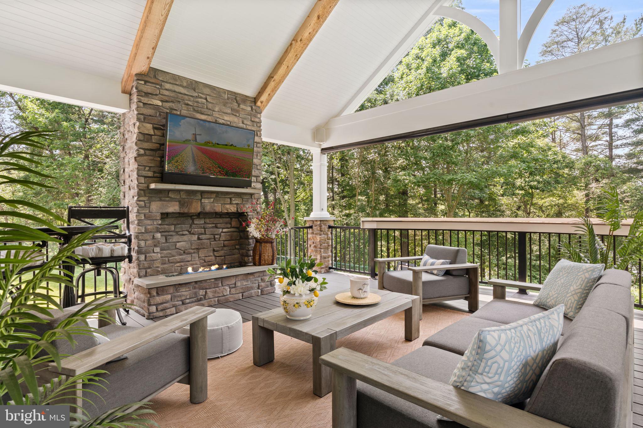 EDGEWATER - Residential