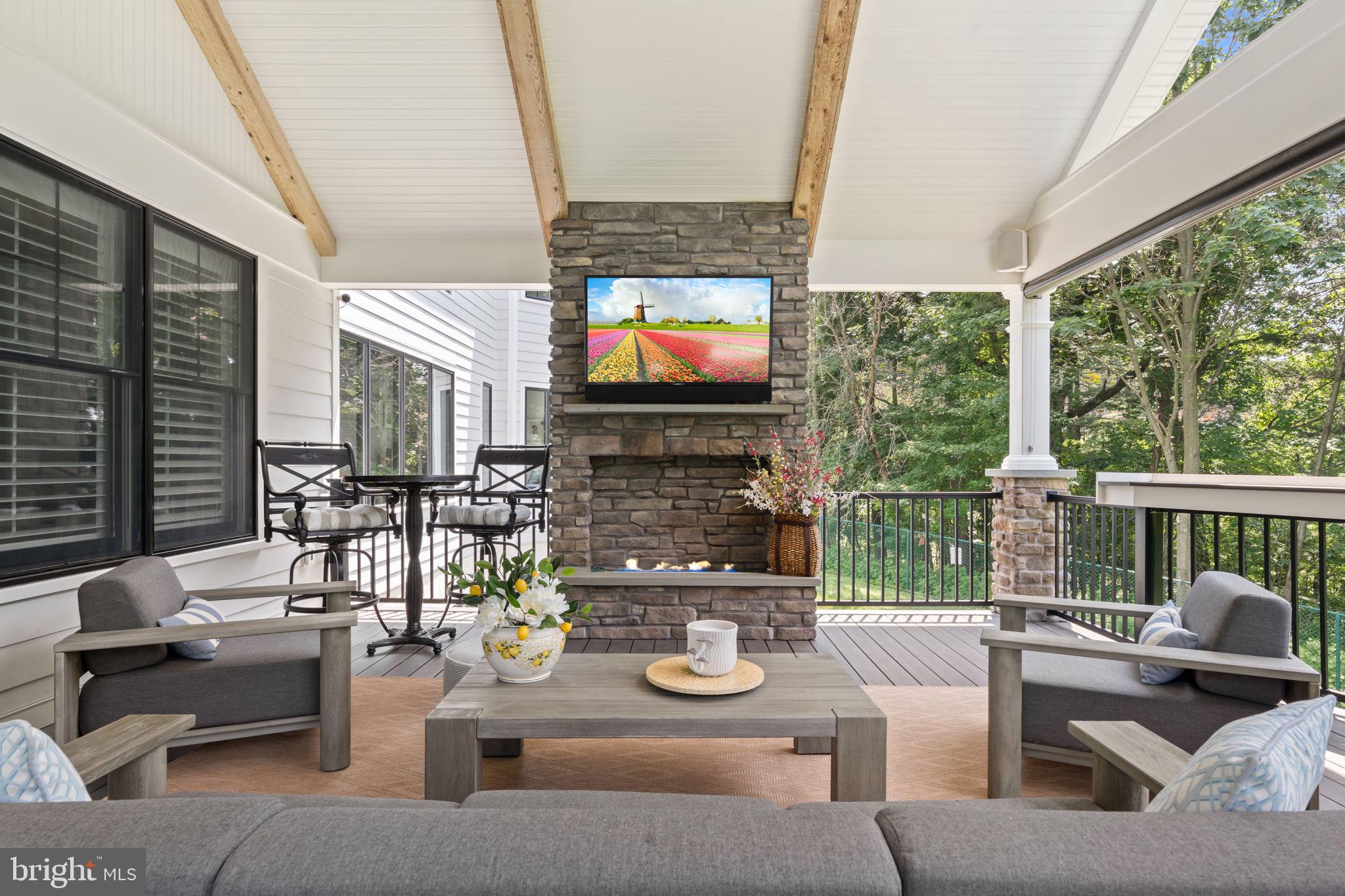 EDGEWATER - Residential