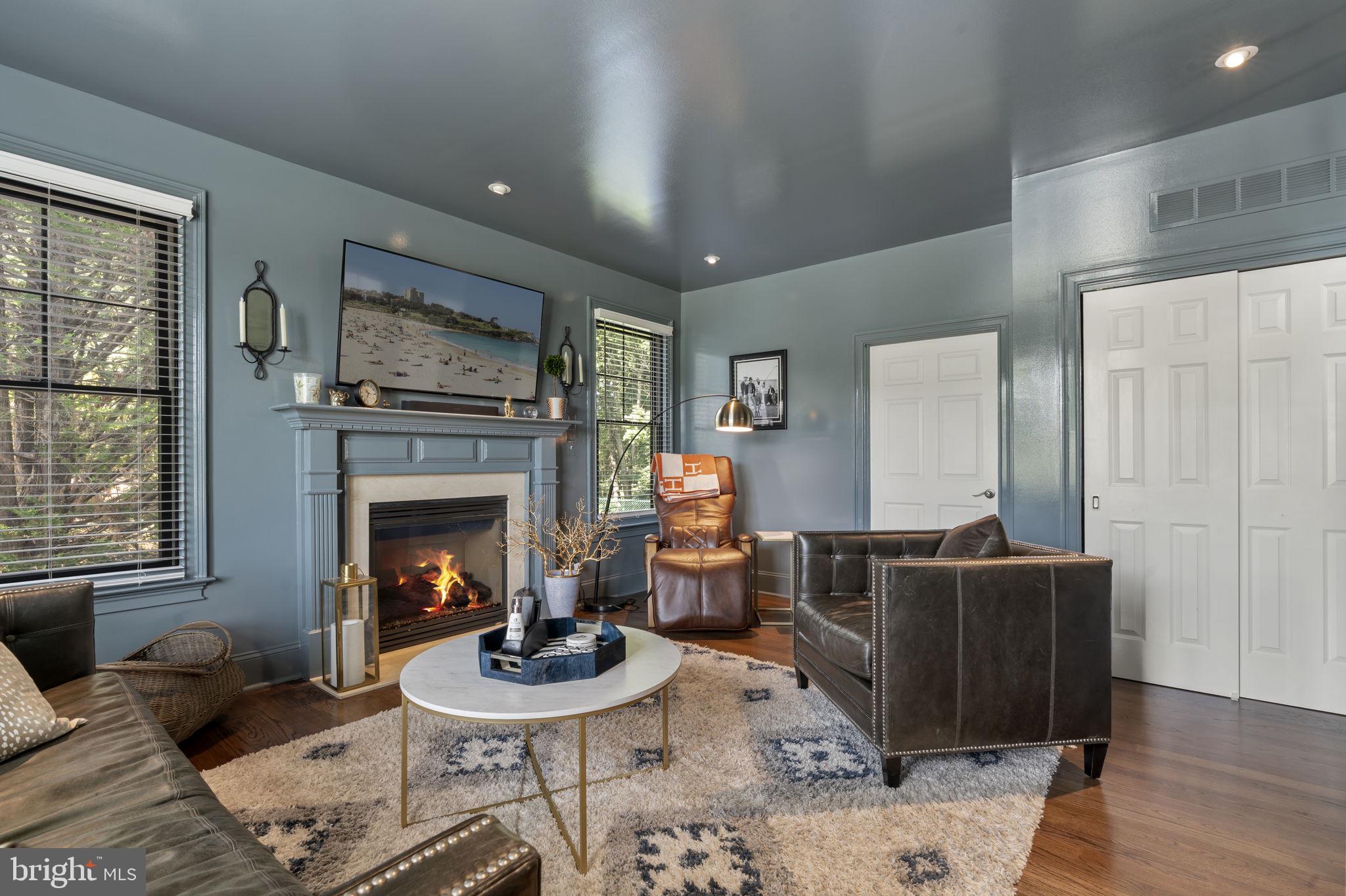 EDGEWATER - Residential