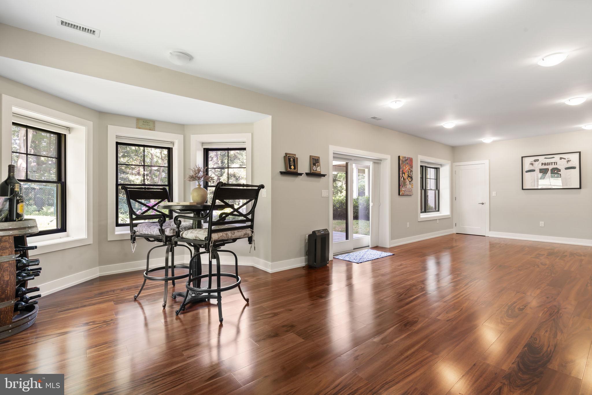 EDGEWATER - Residential