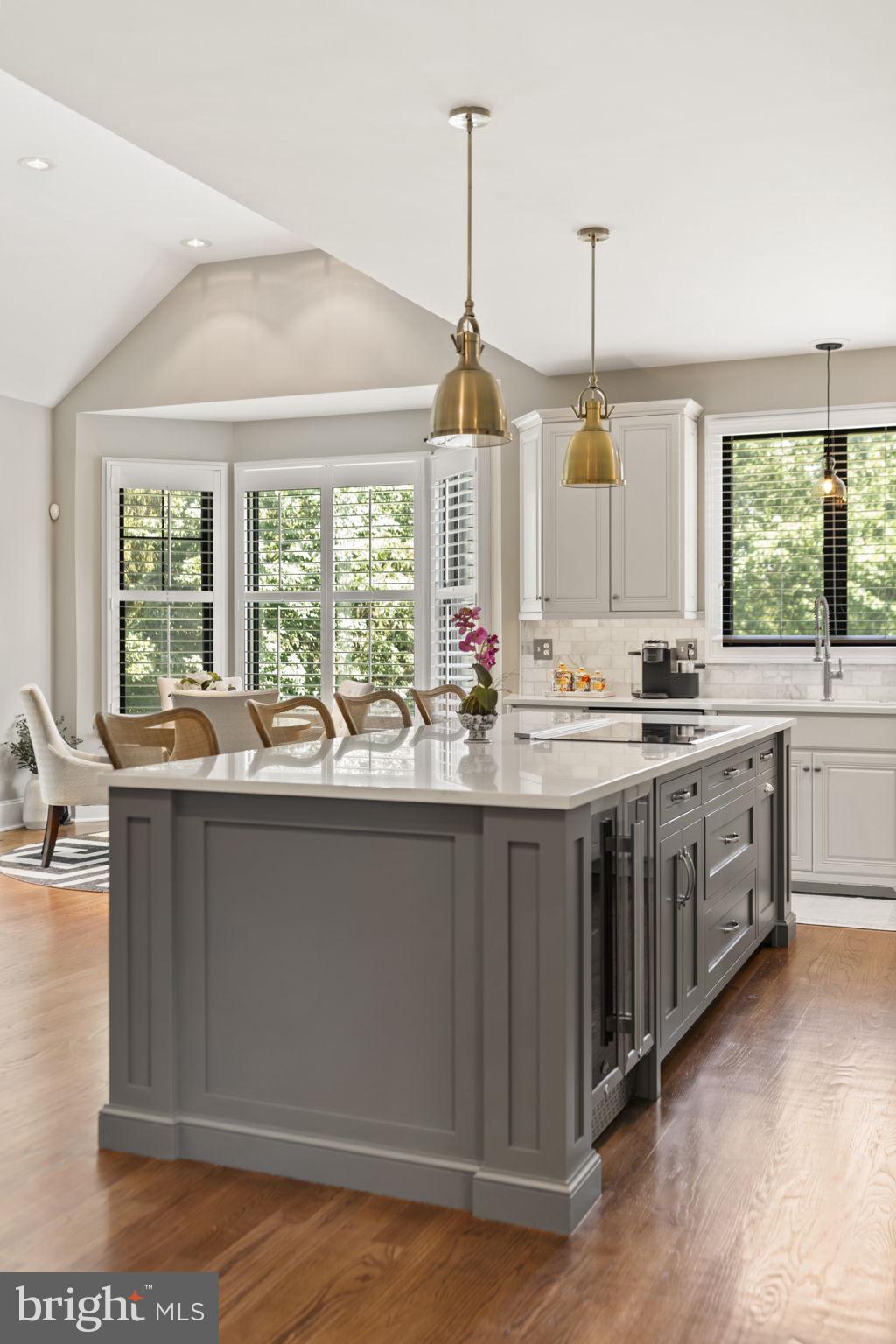 EDGEWATER - Residential