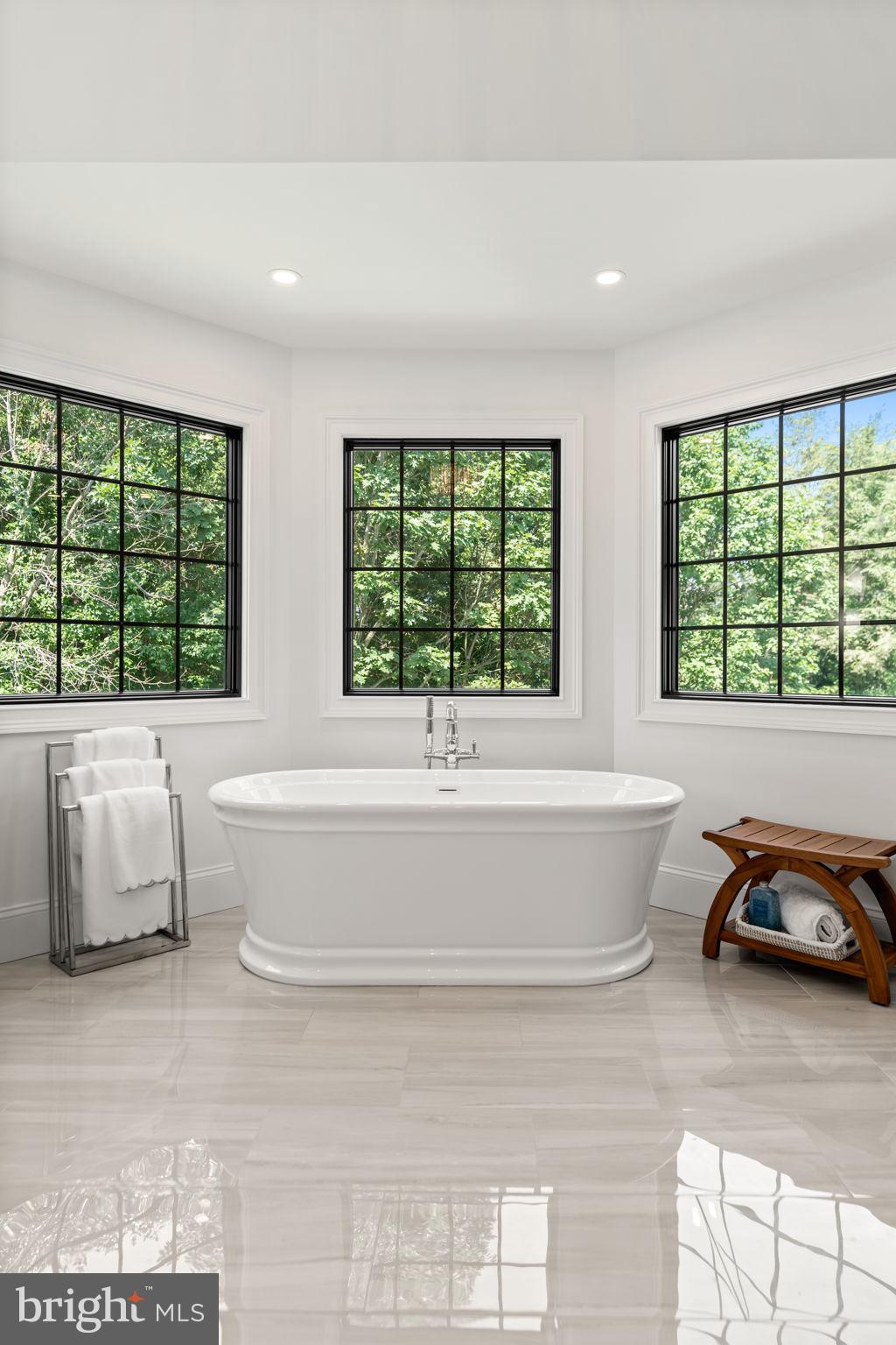 EDGEWATER - Residential