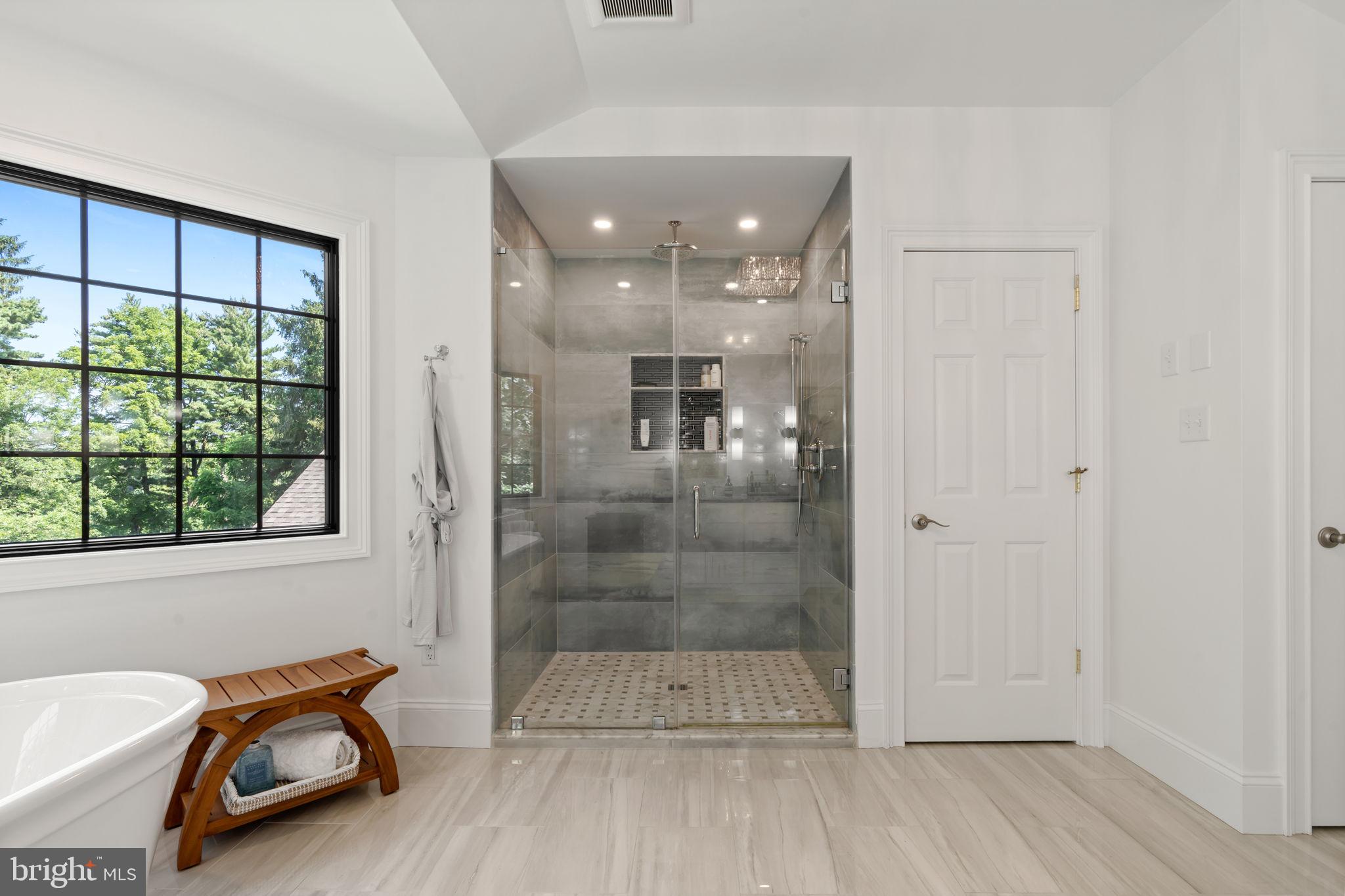 EDGEWATER - Residential