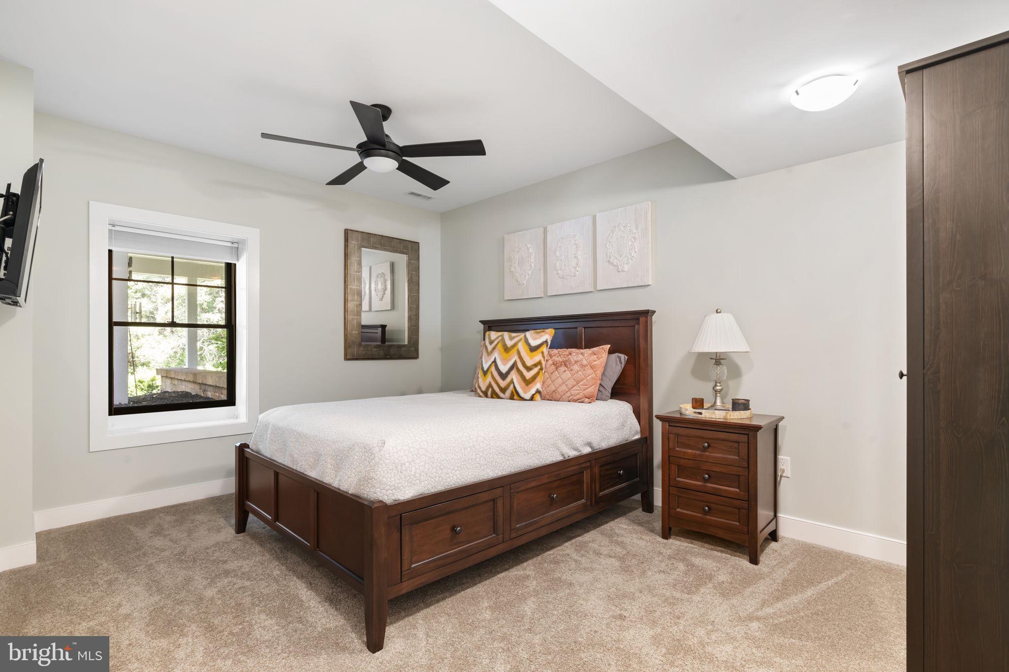 EDGEWATER - Residential