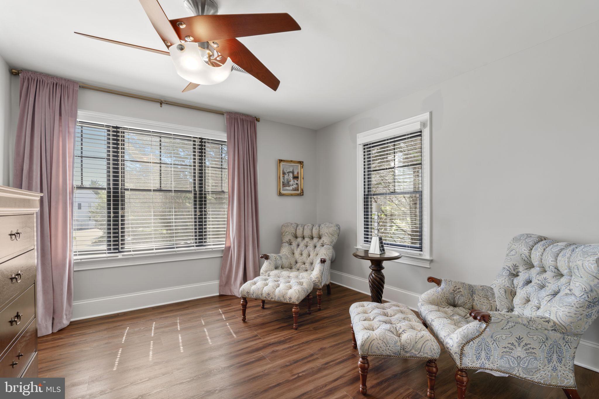 EDGEWATER - Residential