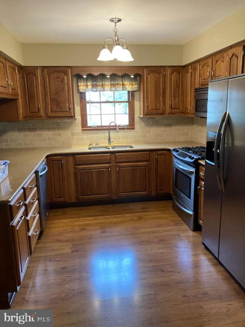 GRANBYS COVE - Residential