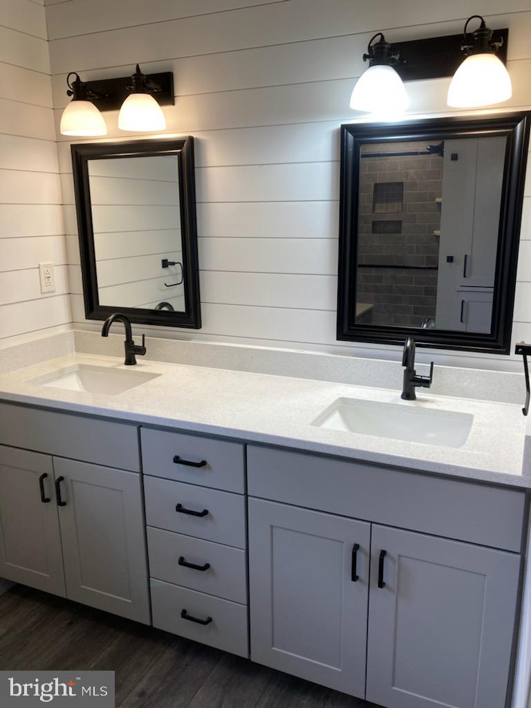 GRANBYS COVE - Residential