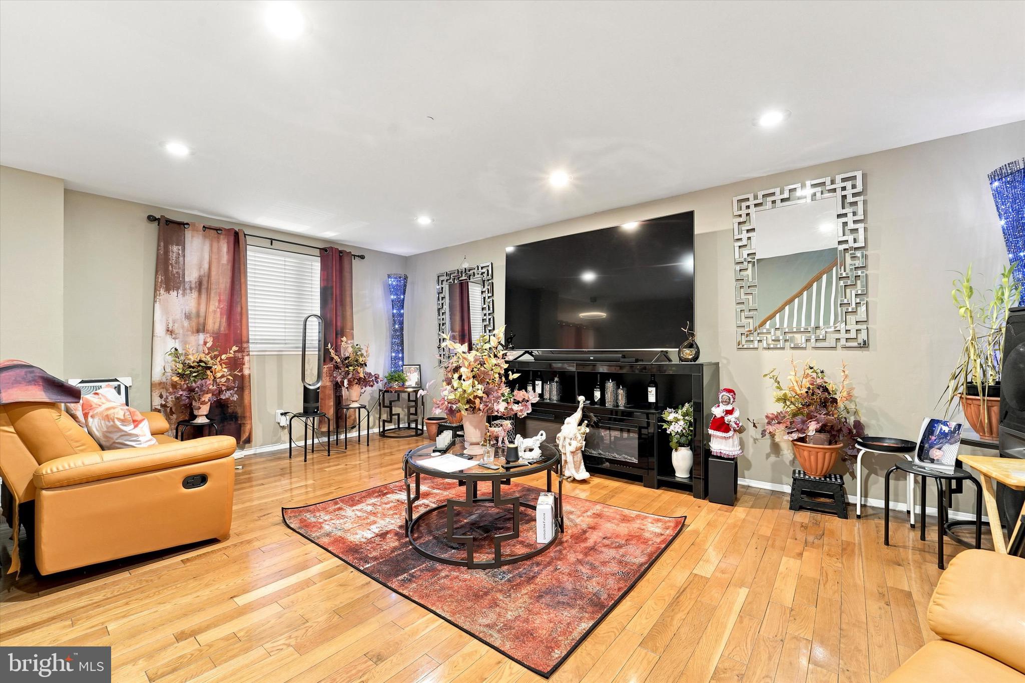 1205 W MASTER STREET