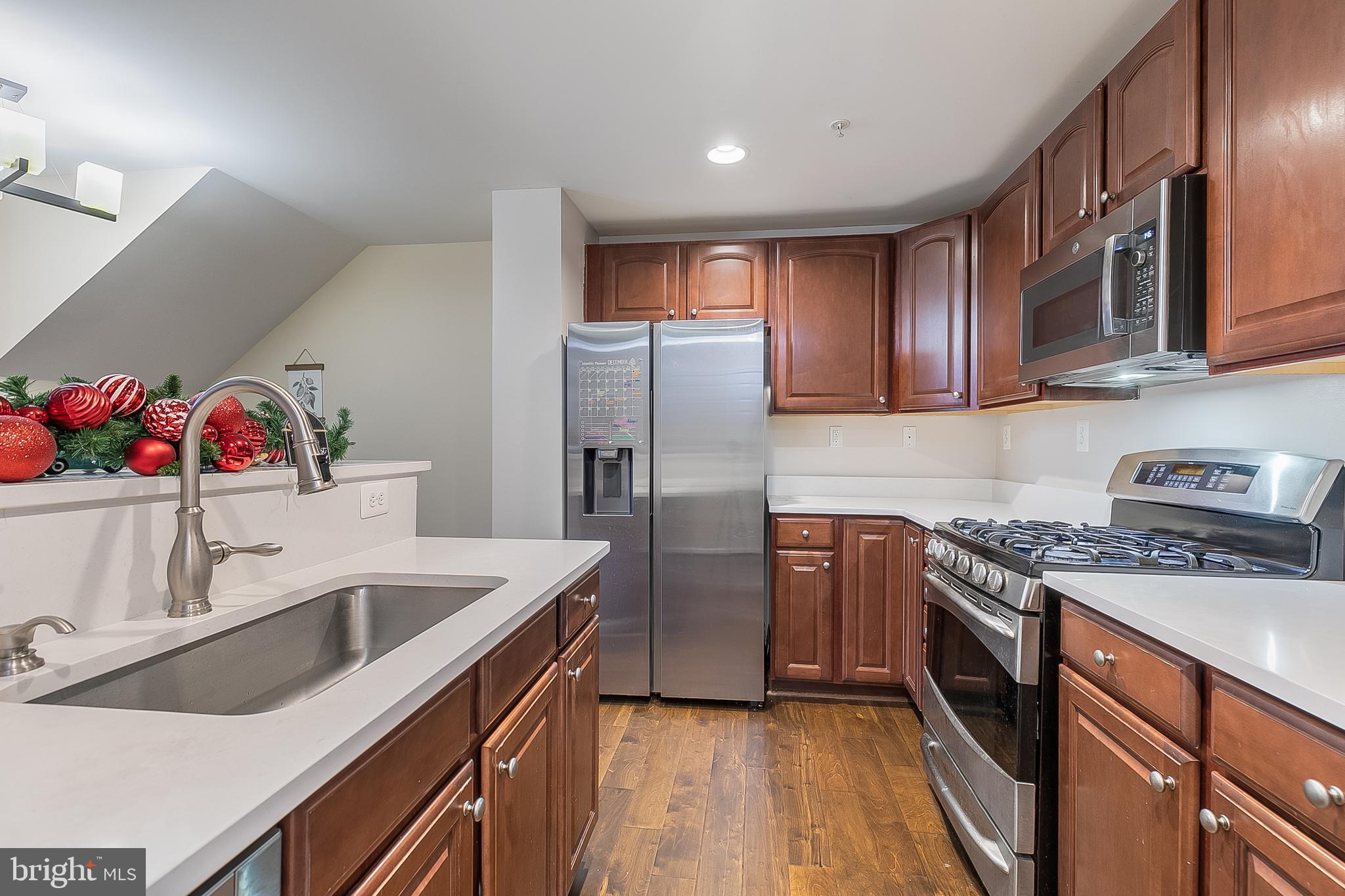 MARKET CENTER CONDOMINIUM - Residential