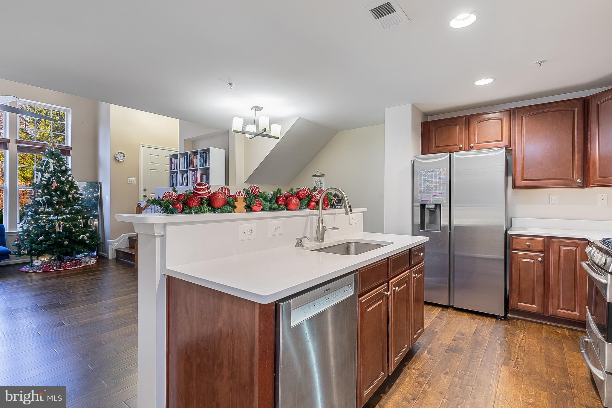 MARKET CENTER CONDOMINIUM - Residential