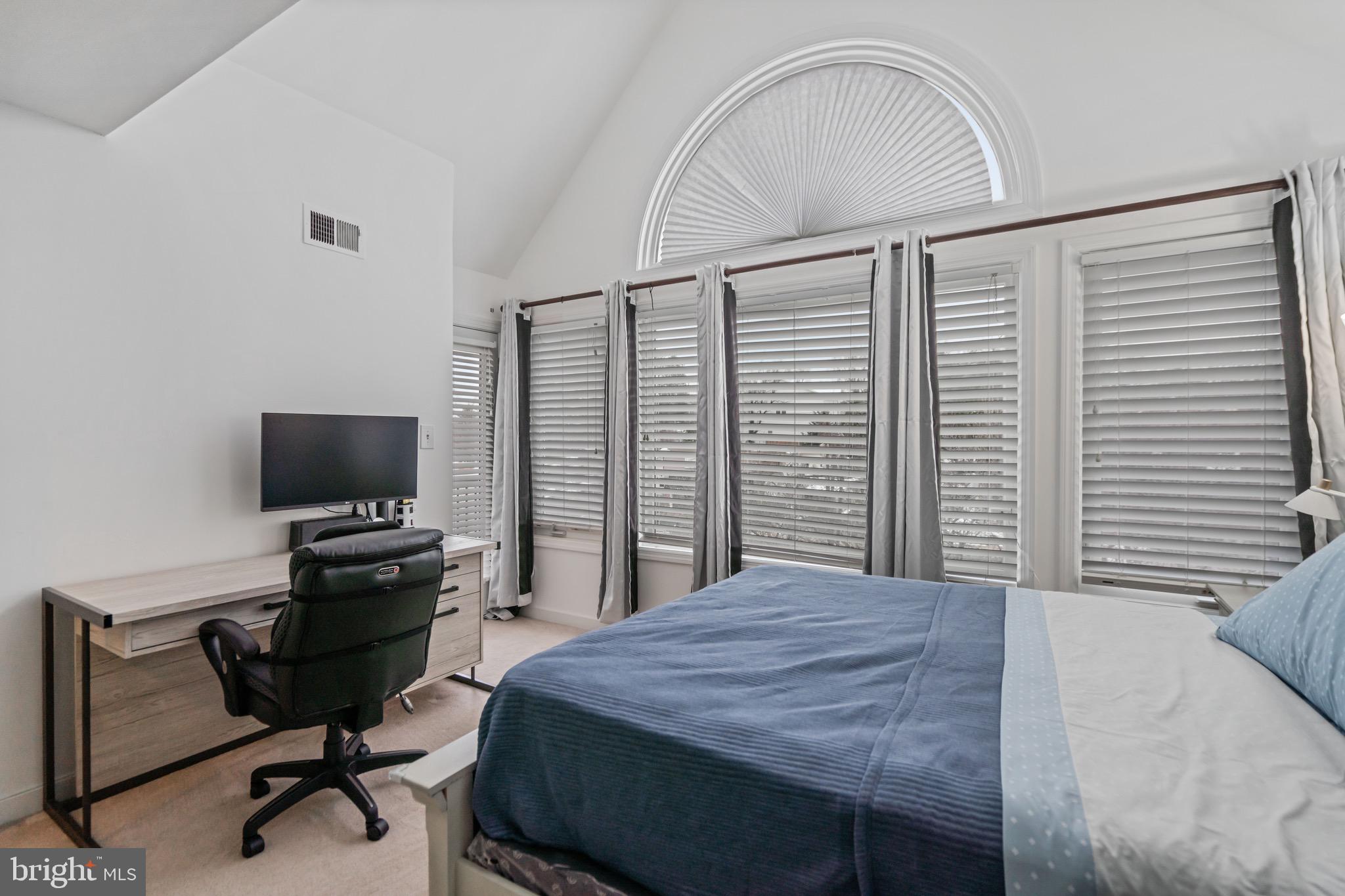 FOUNTAIN COURT - Residential