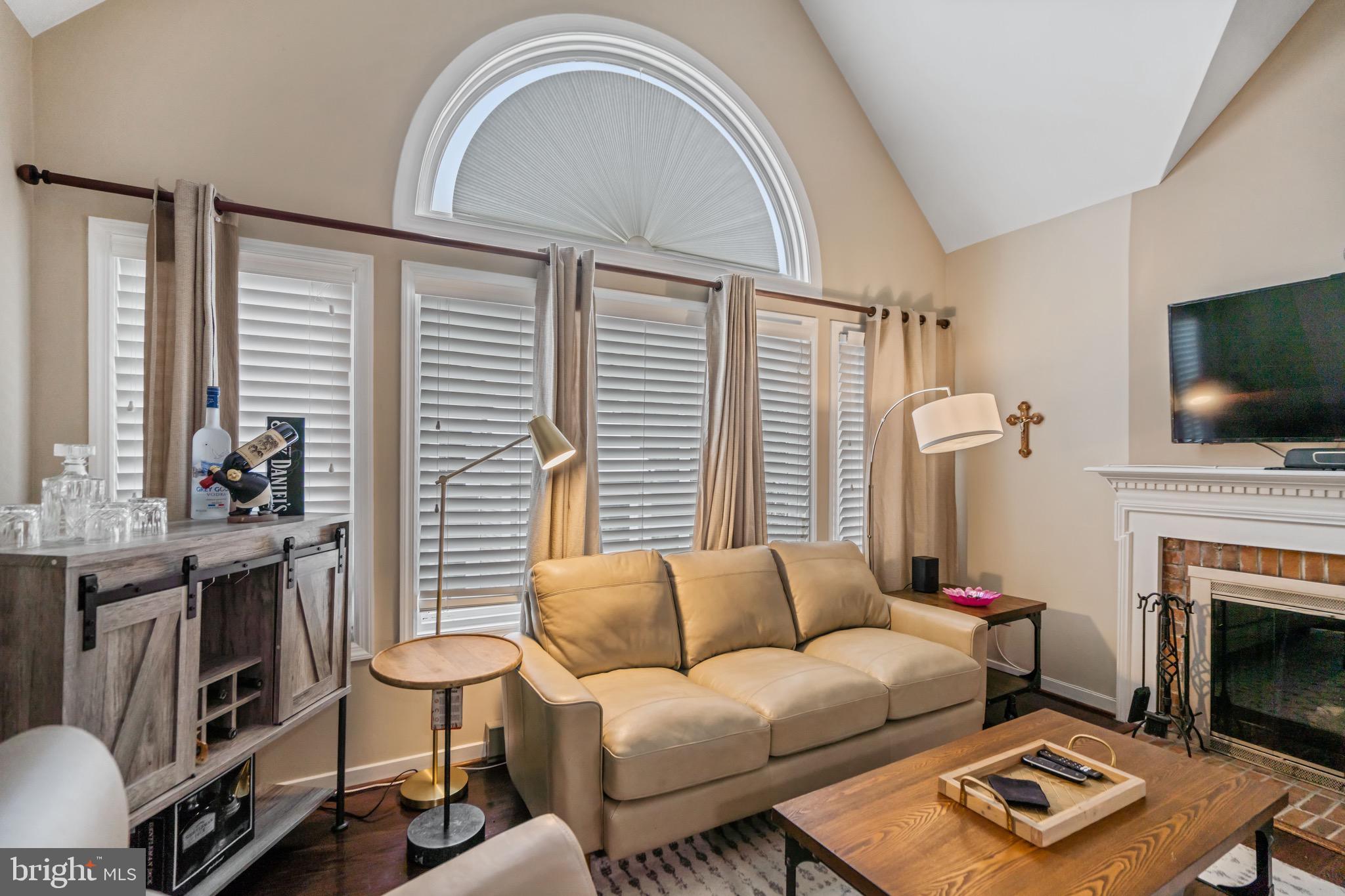 FOUNTAIN COURT - Residential