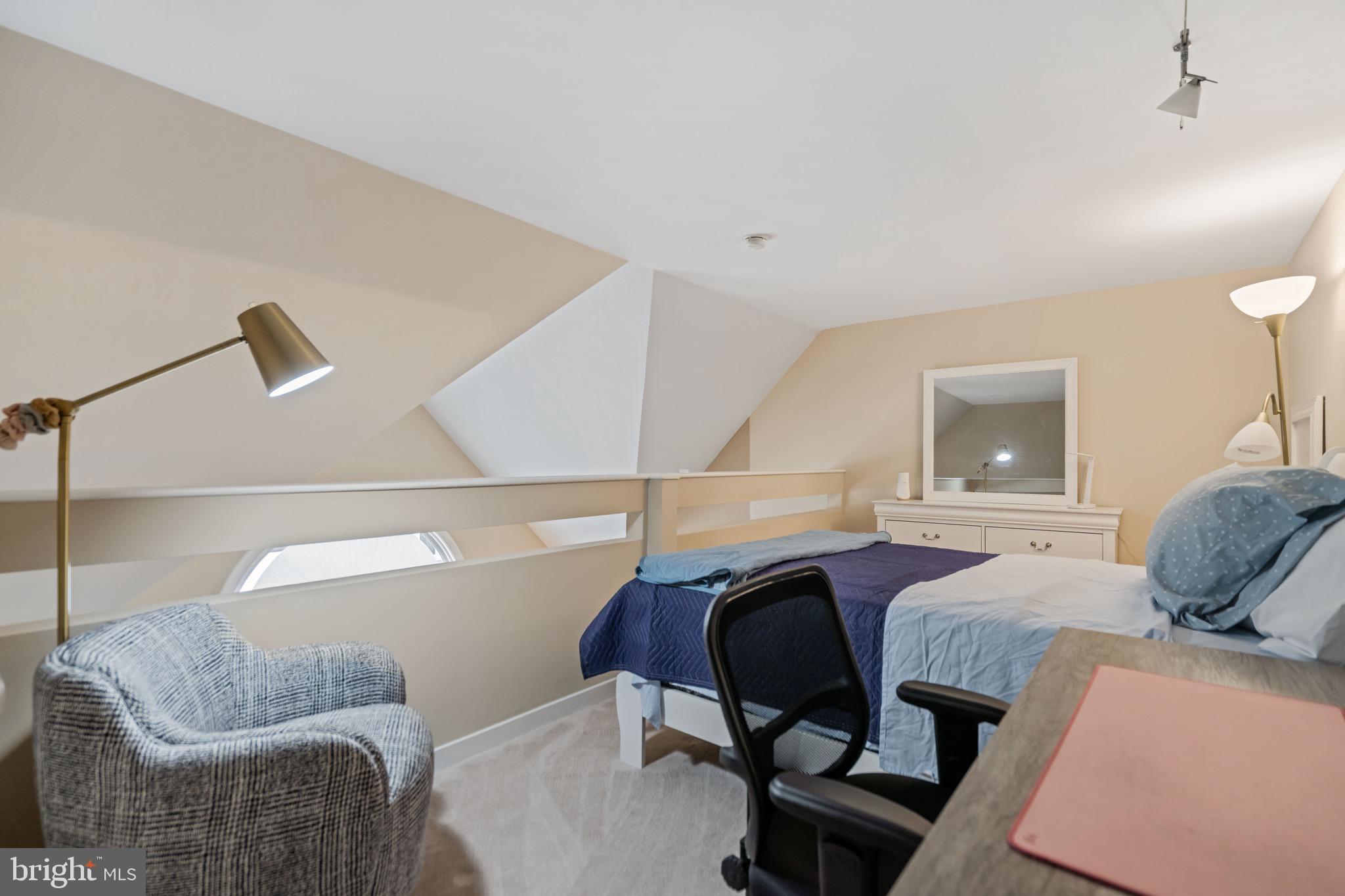 FOUNTAIN COURT - Residential