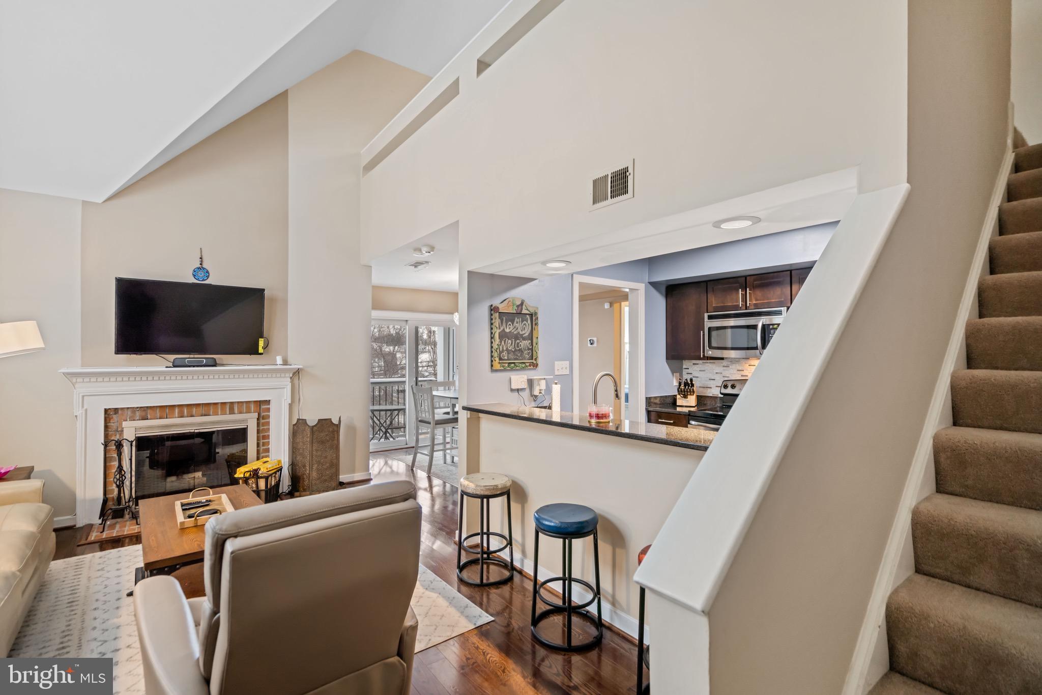 FOUNTAIN COURT - Residential