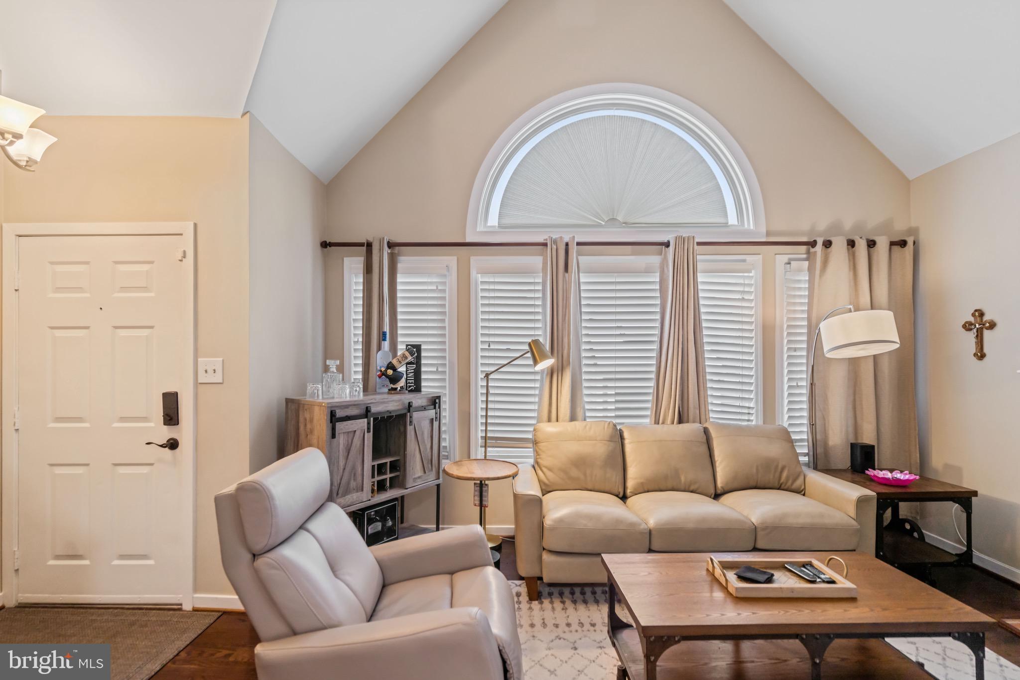 FOUNTAIN COURT - Residential