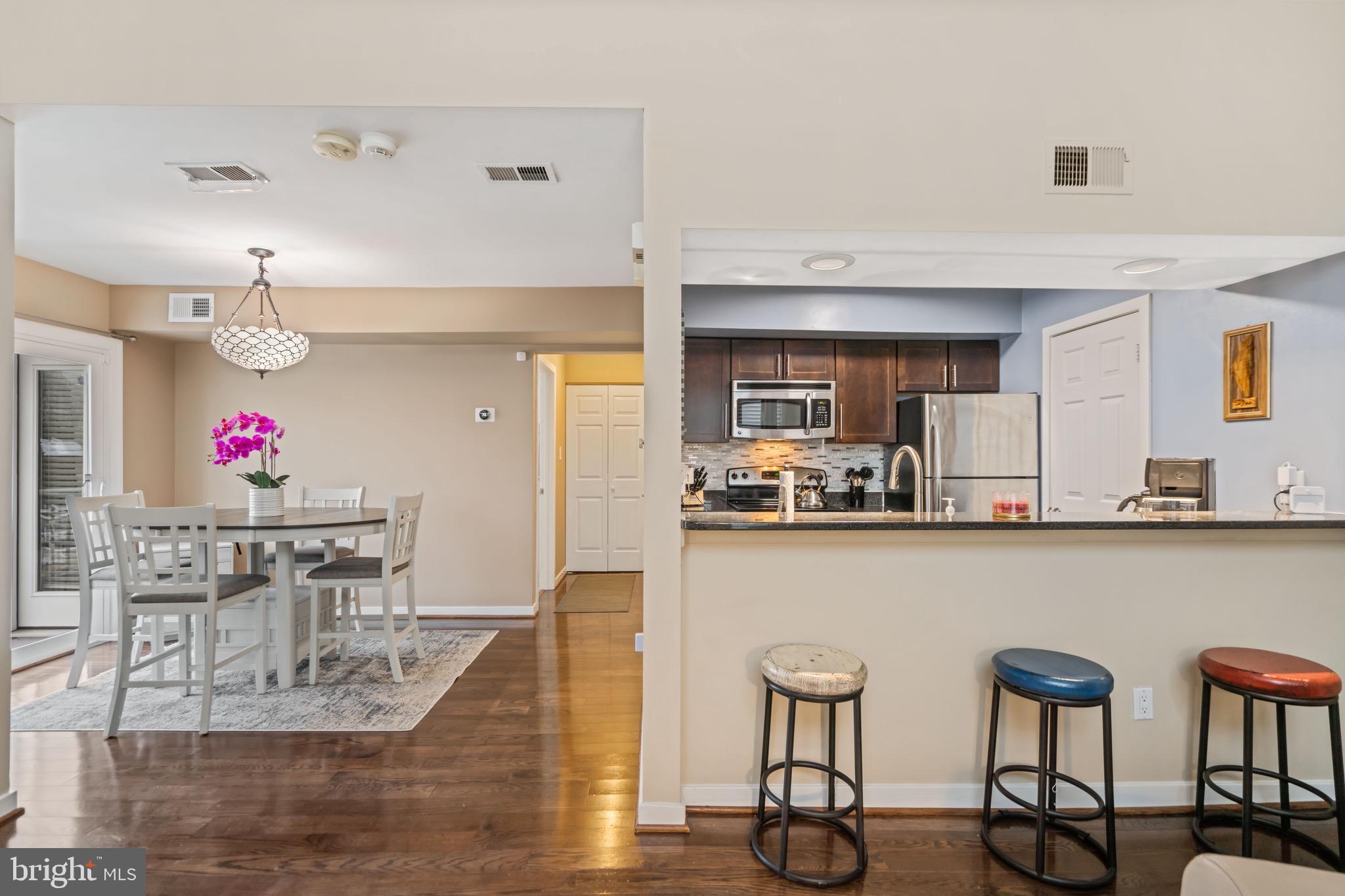 FOUNTAIN COURT - Residential