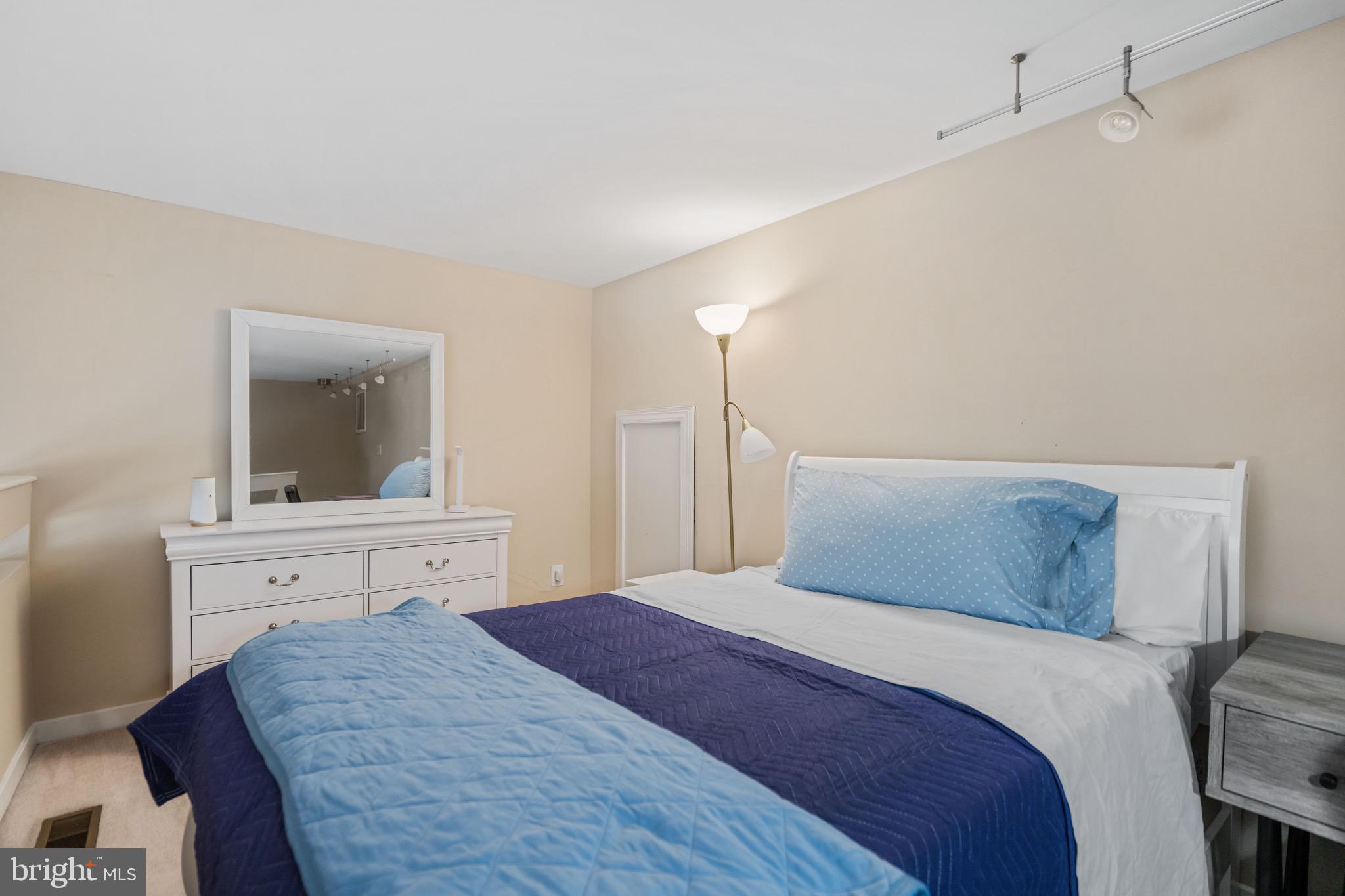 FOUNTAIN COURT - Residential