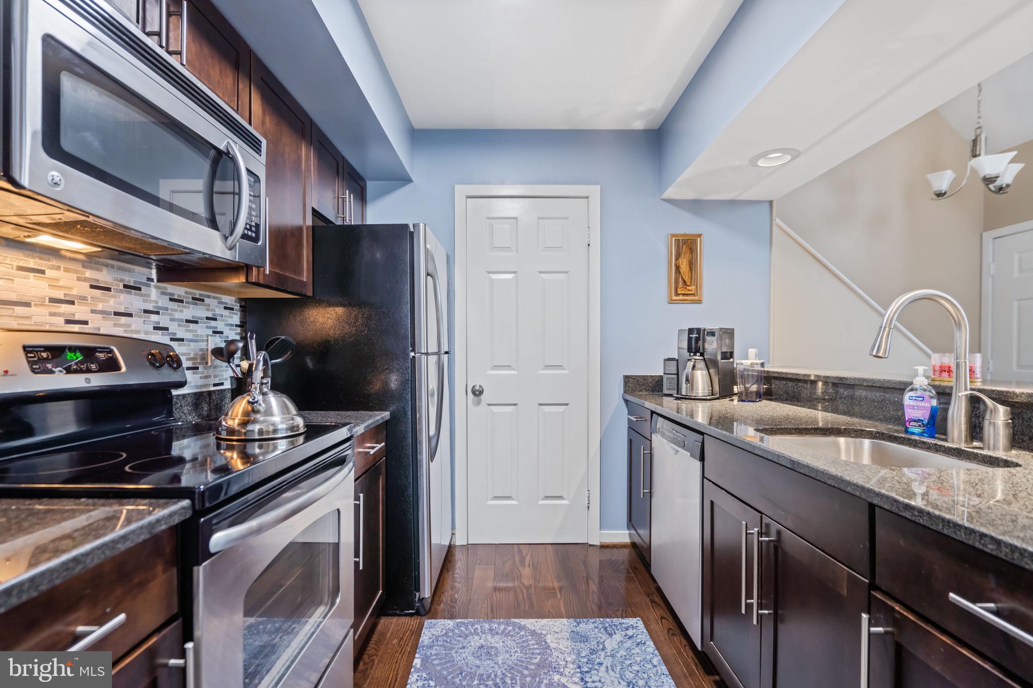 FOUNTAIN COURT - Residential