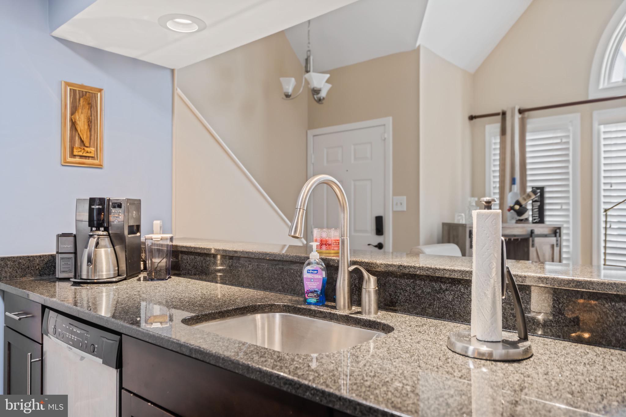 FOUNTAIN COURT - Residential