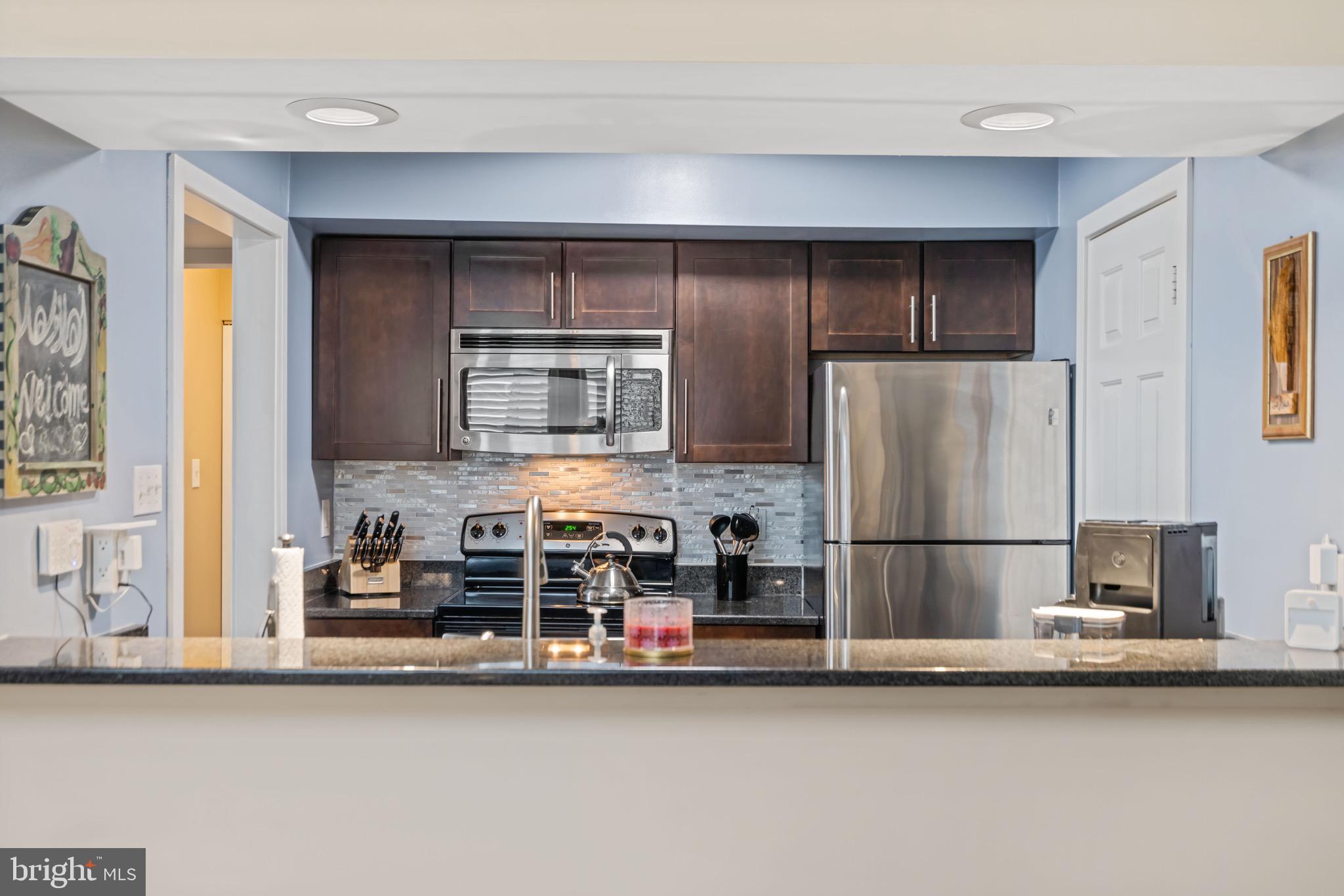 FOUNTAIN COURT - Residential