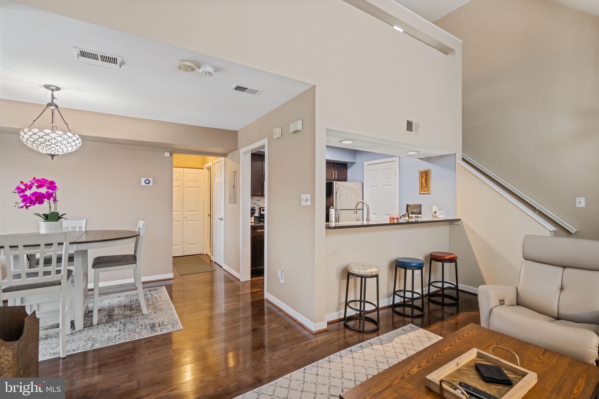 FOUNTAIN COURT - Residential