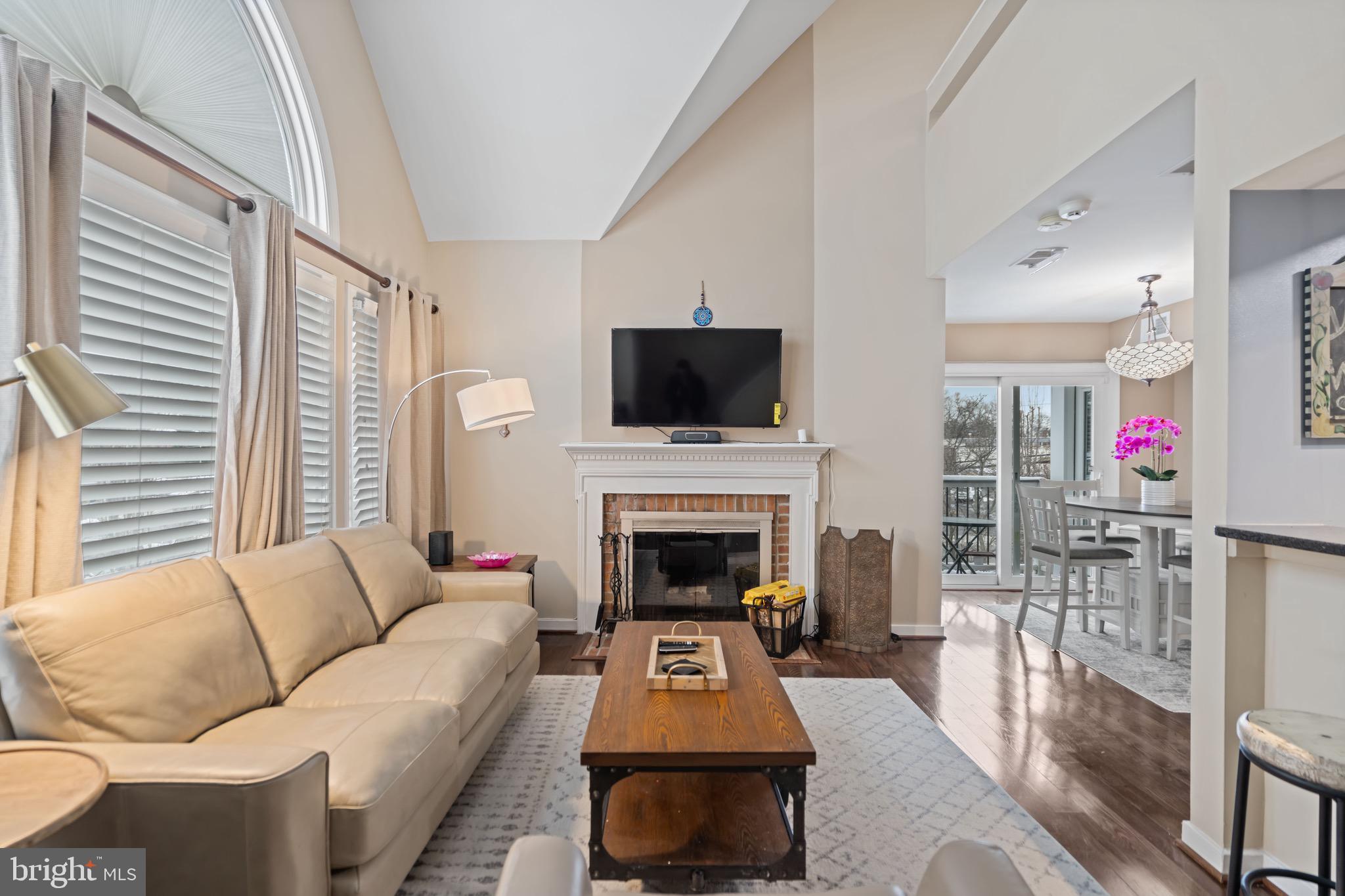 FOUNTAIN COURT - Residential