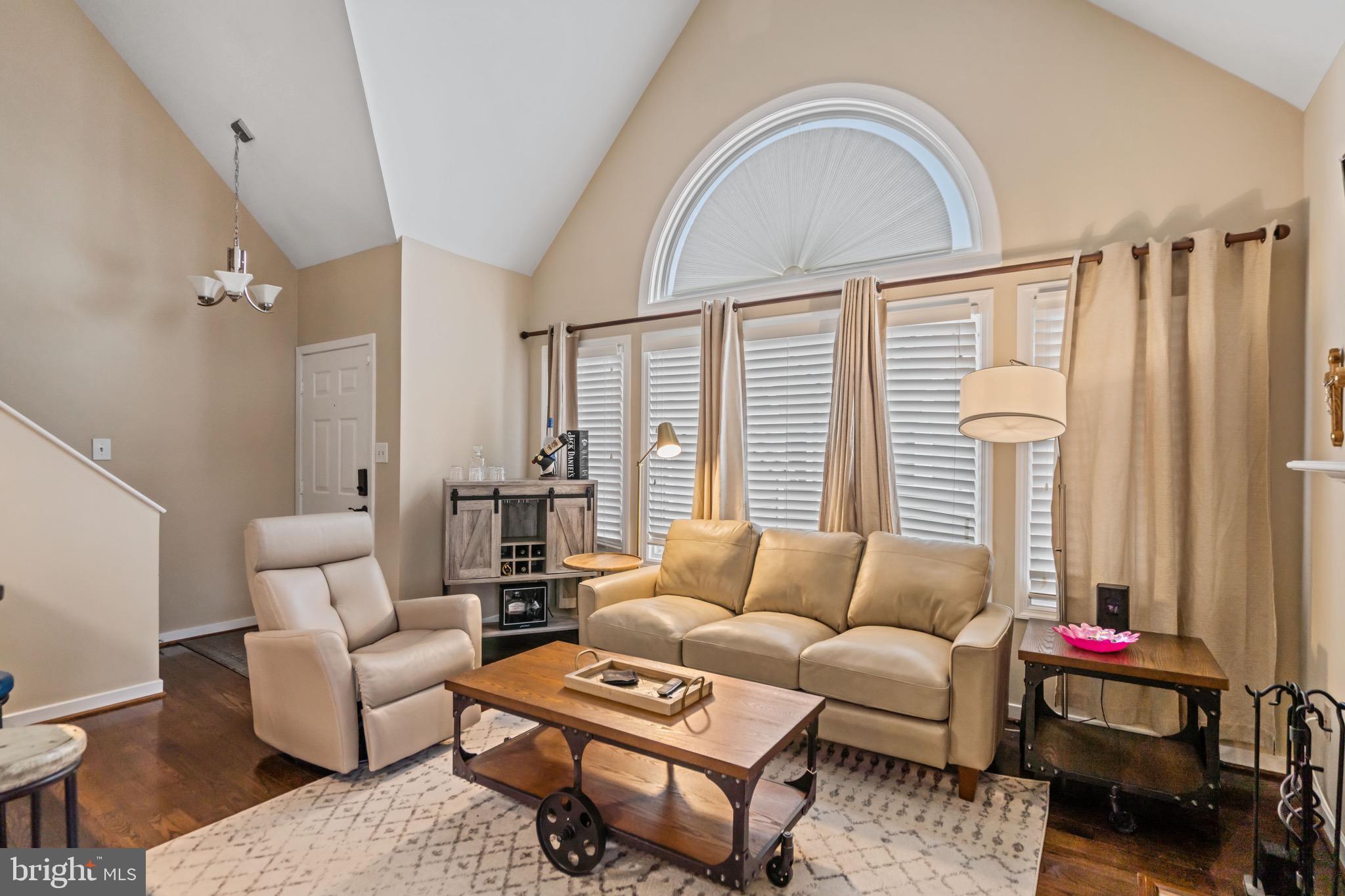 FOUNTAIN COURT - Residential