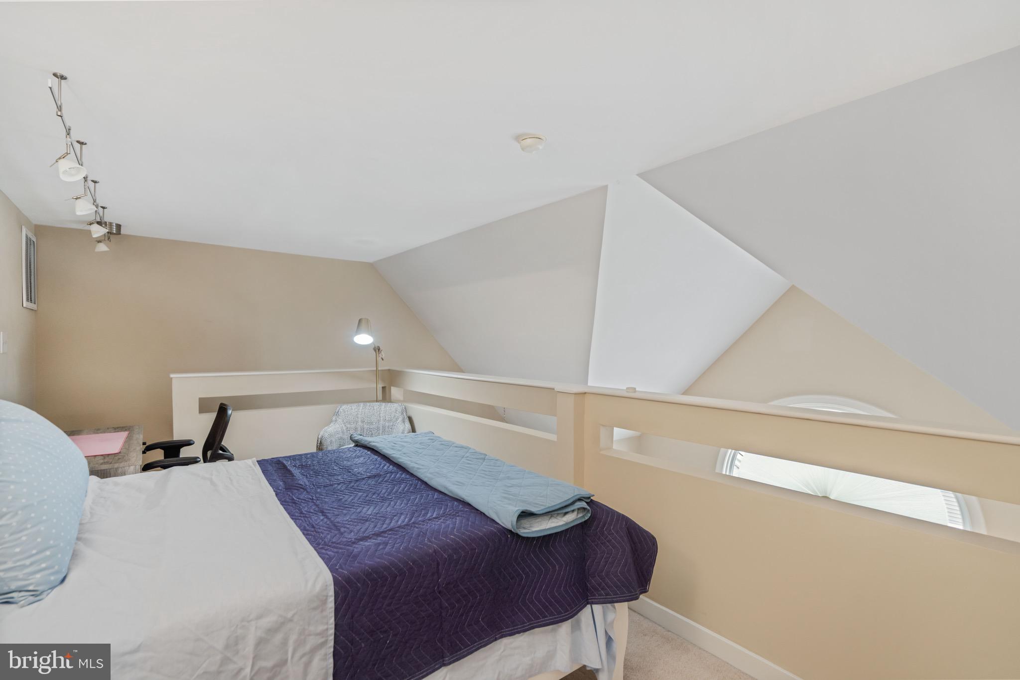 FOUNTAIN COURT - Residential