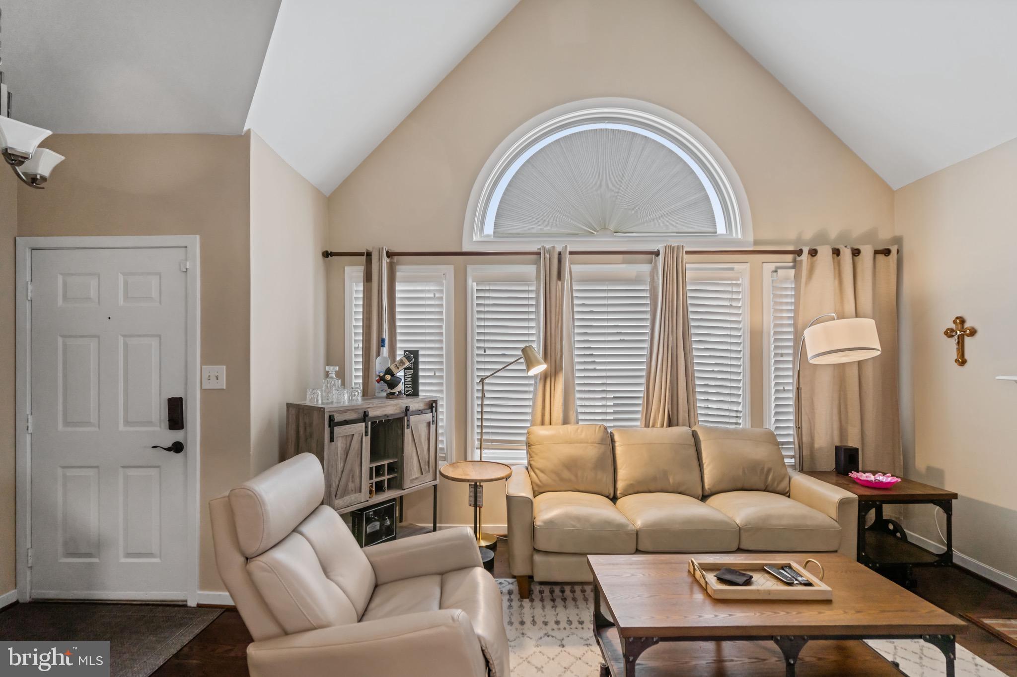 FOUNTAIN COURT - Residential