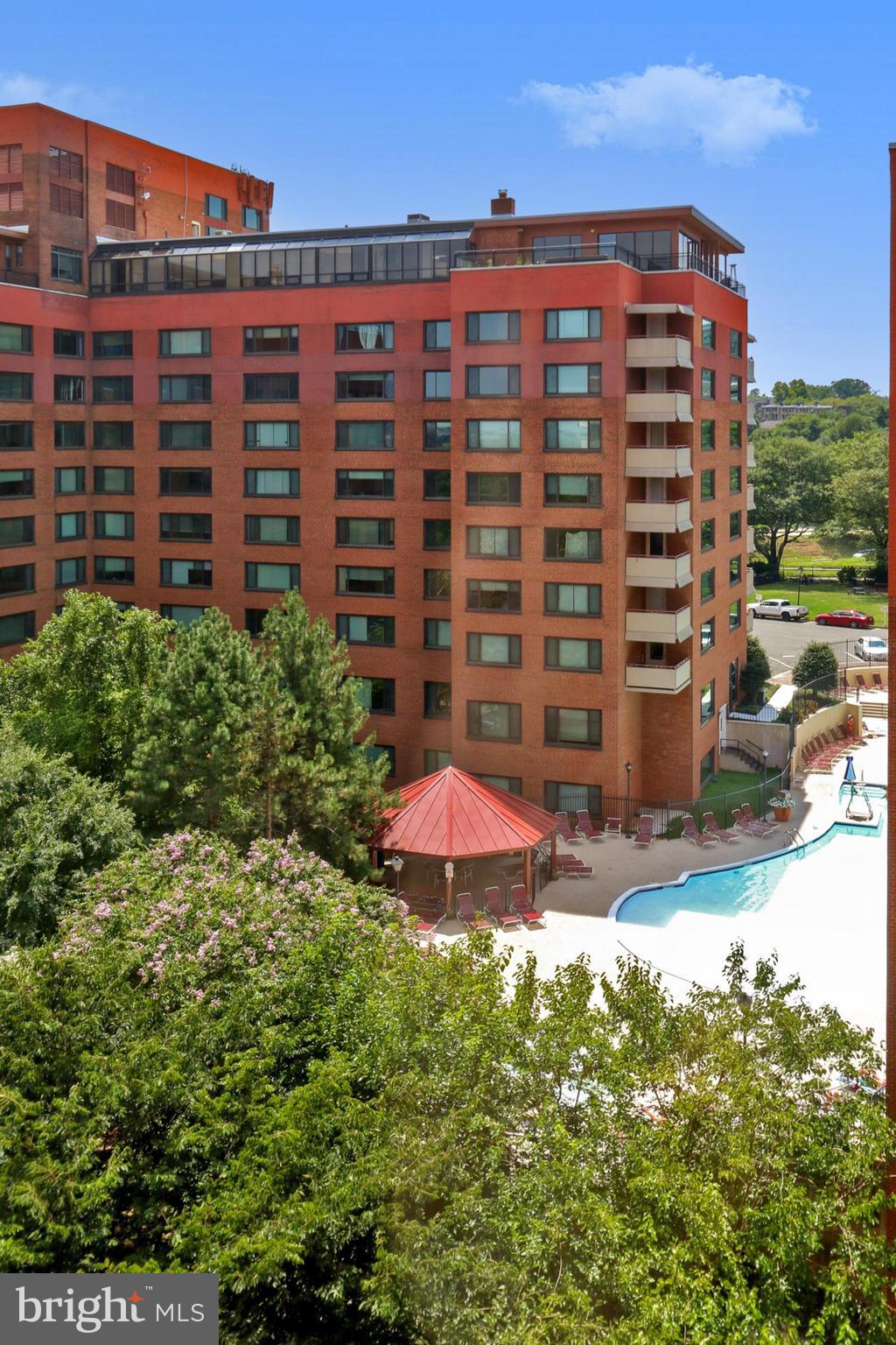 RIVER PLACE EAST - Residential