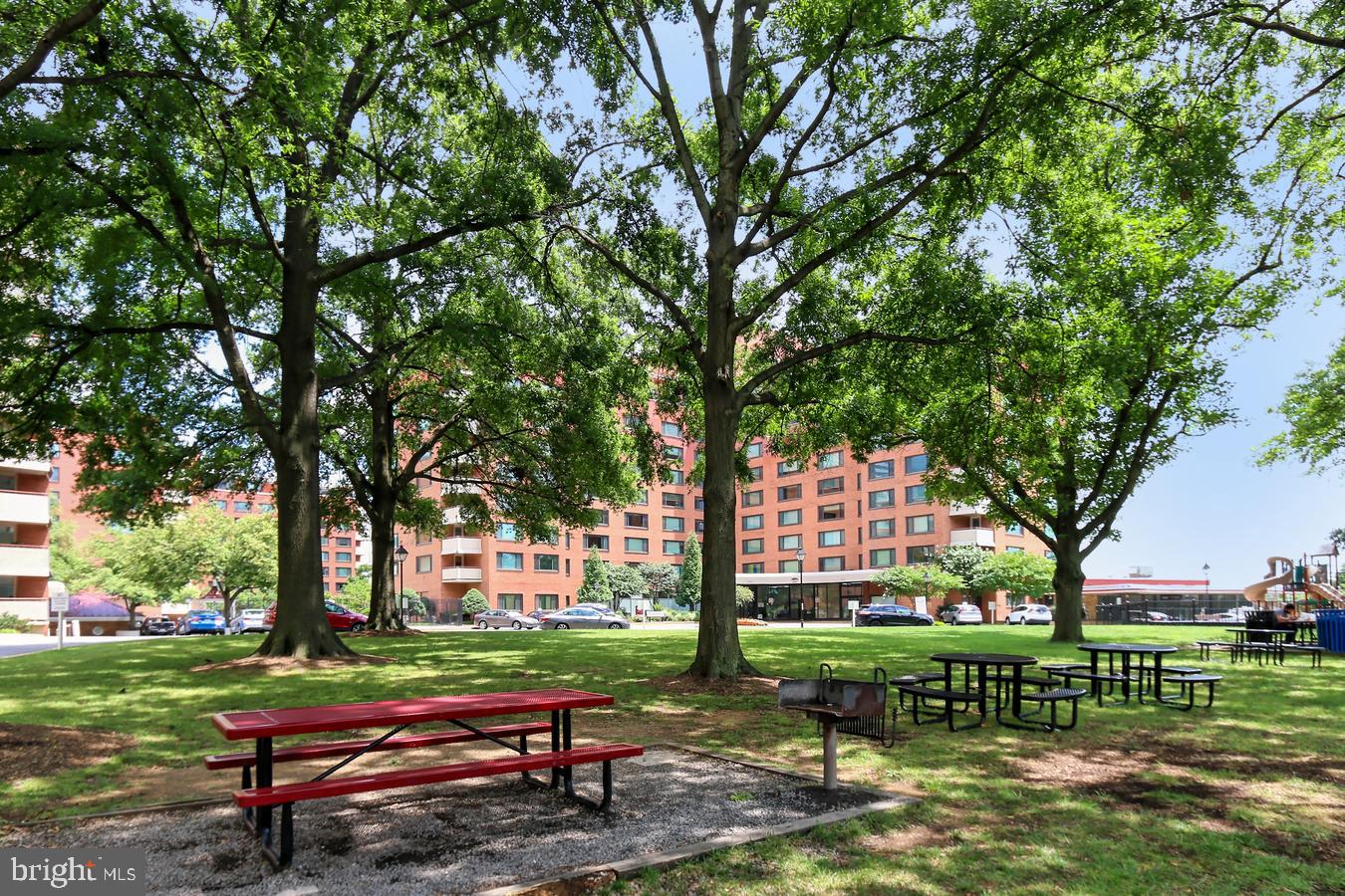 RIVER PLACE EAST - Residential