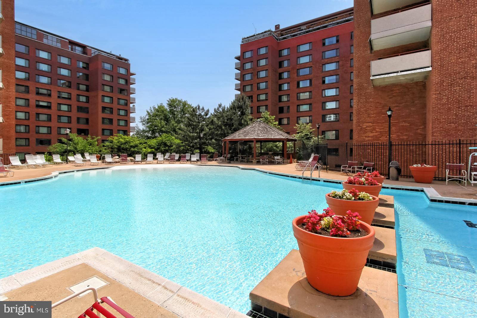 RIVER PLACE EAST - Residential