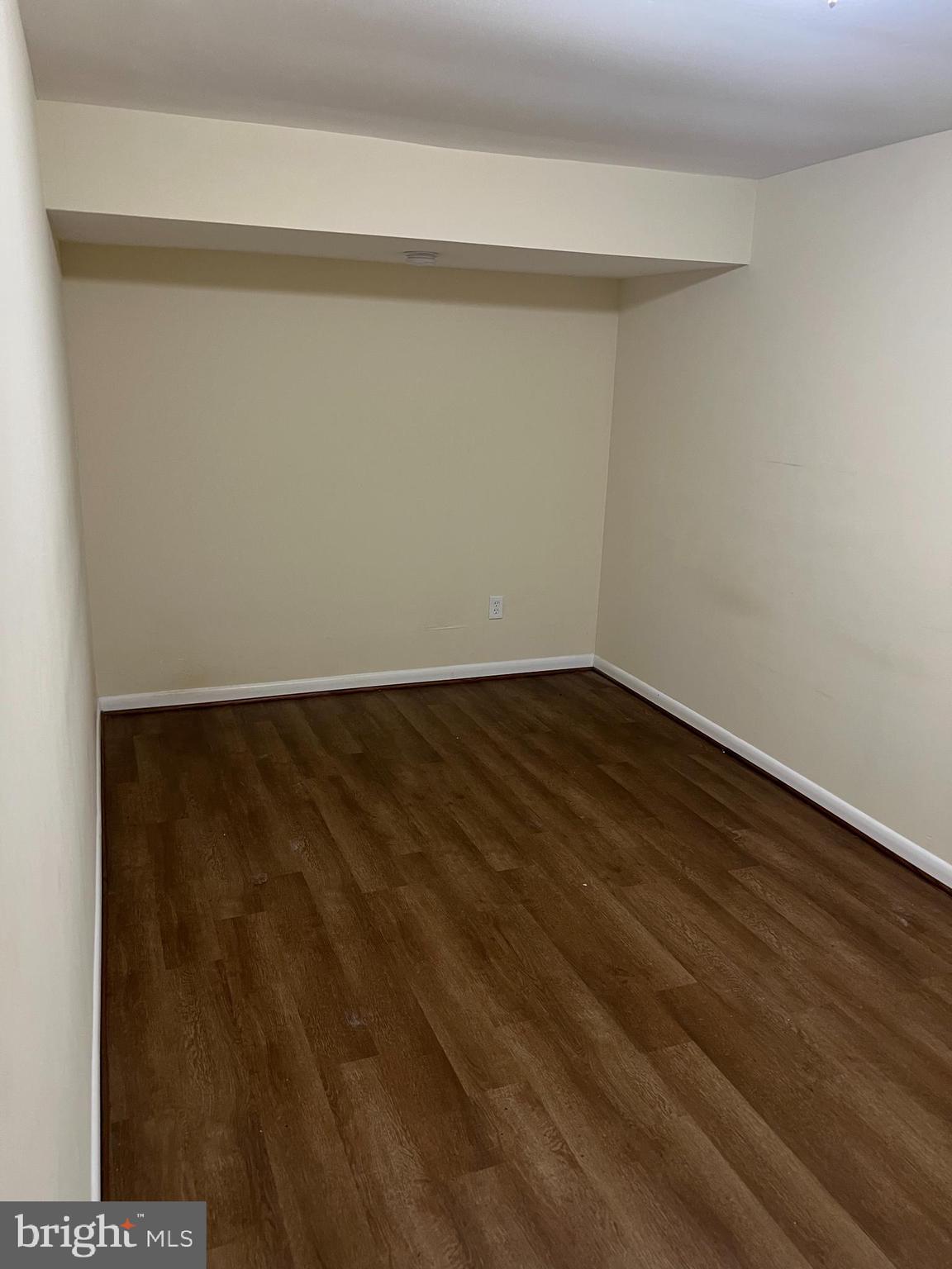 448 JUMPERS COURT