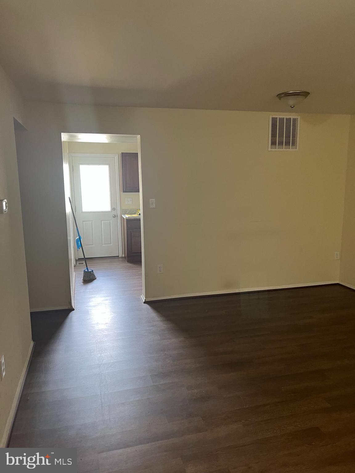 448 JUMPERS COURT