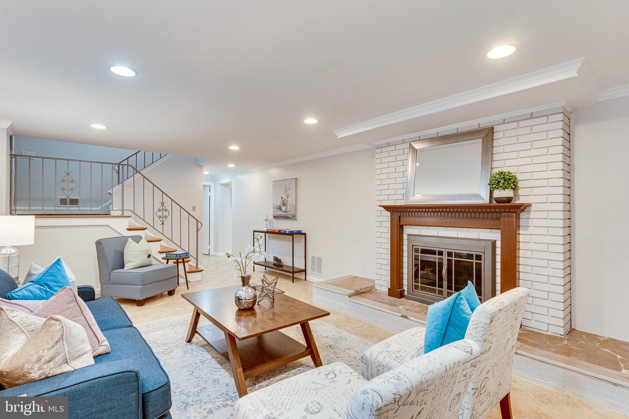 AYRLAWN - Residential Lease