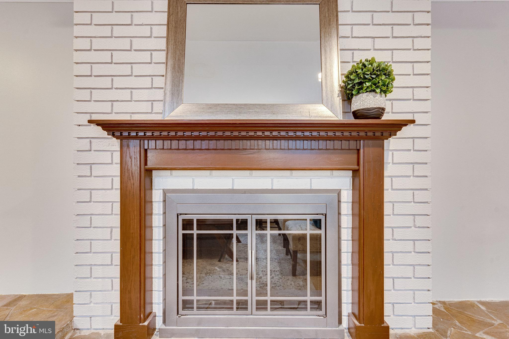 AYRLAWN - Residential Lease