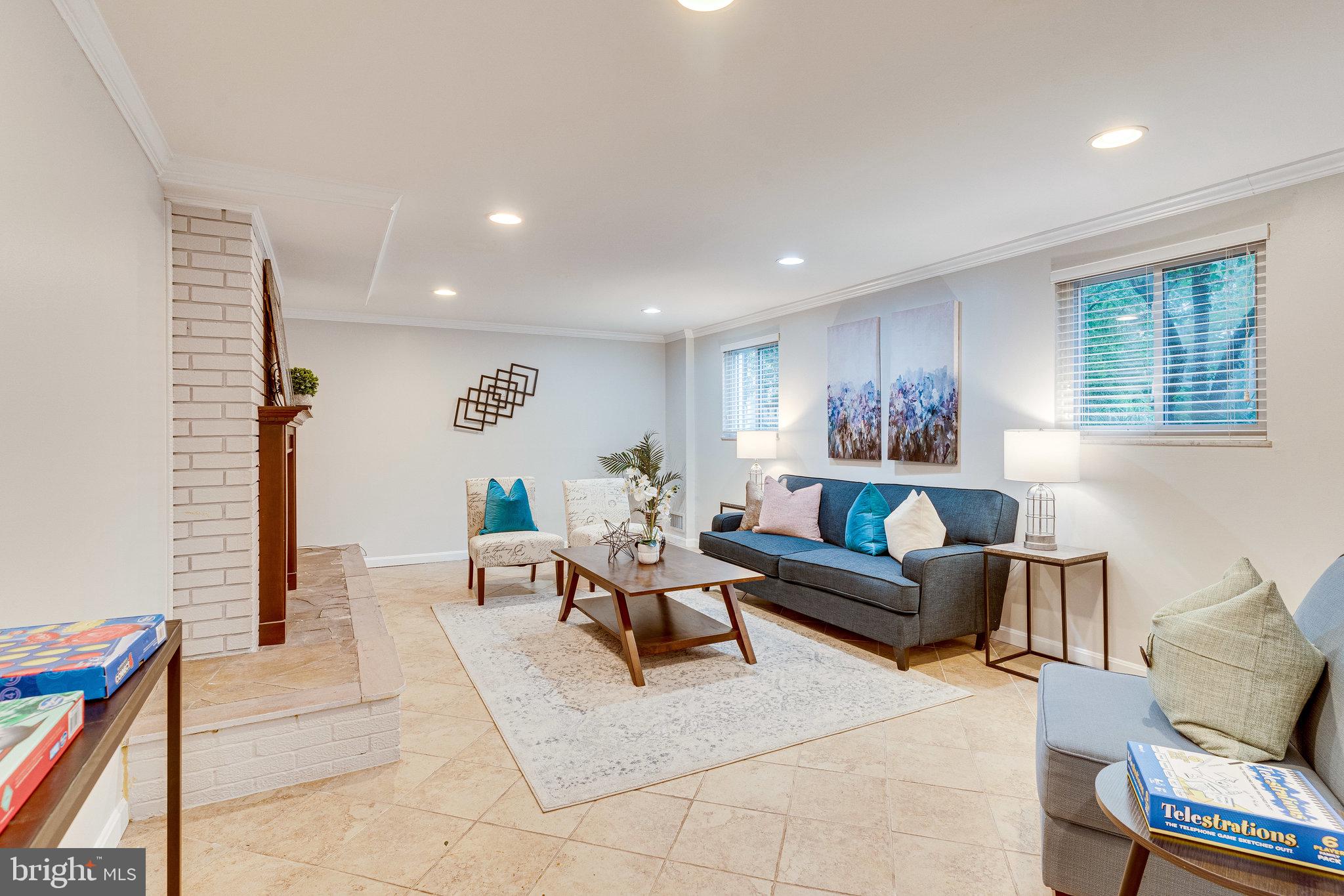 AYRLAWN - Residential Lease