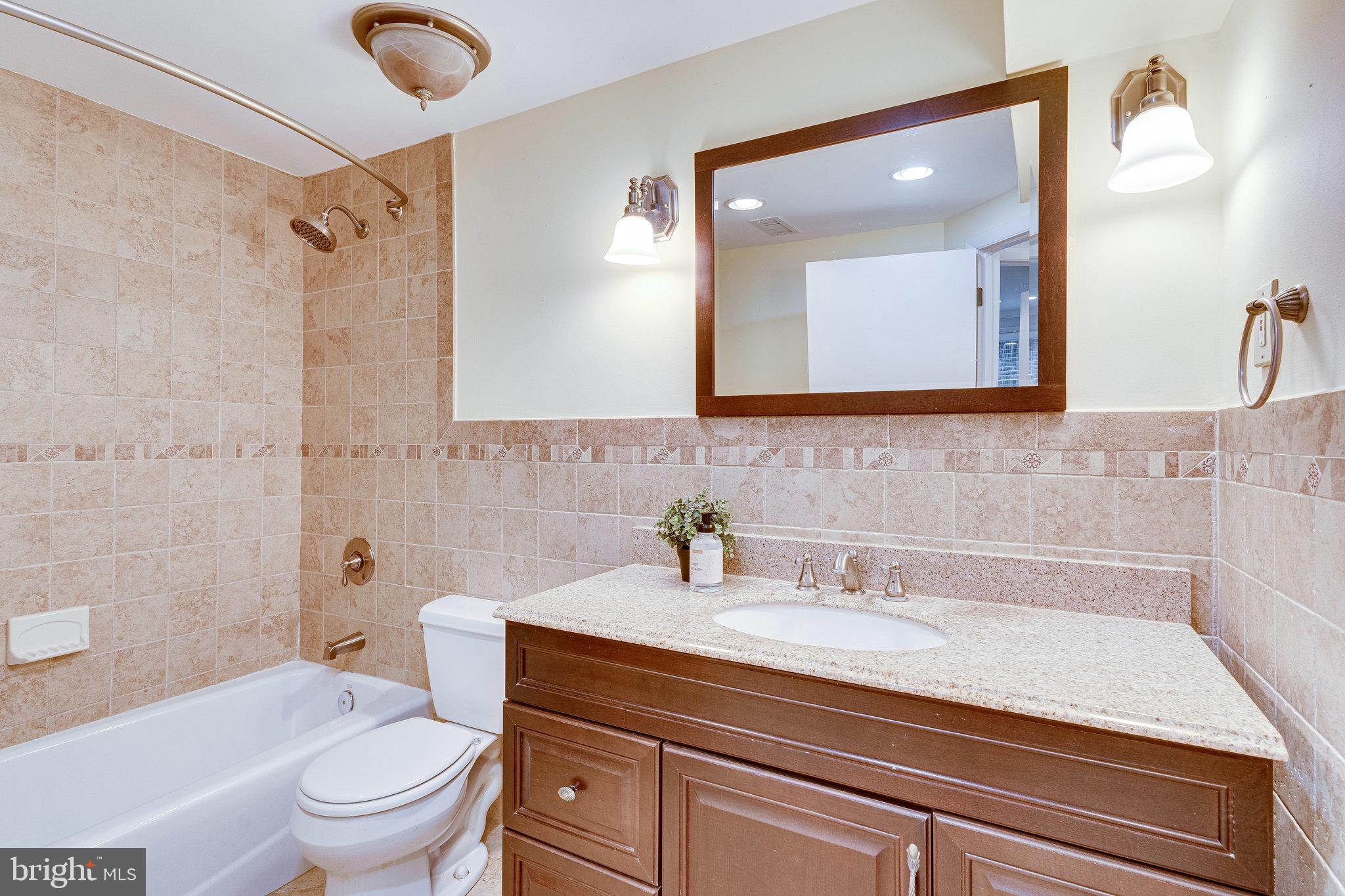 AYRLAWN - Residential Lease