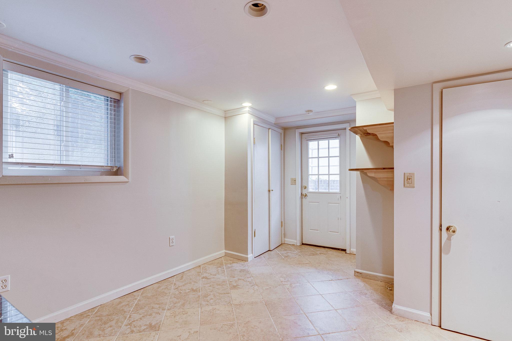 AYRLAWN - Residential Lease