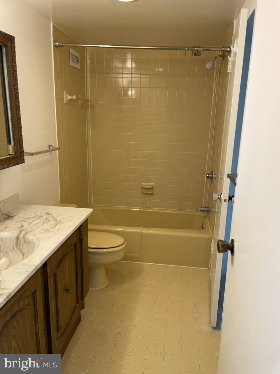 PROMENADE TOWERS - Residential