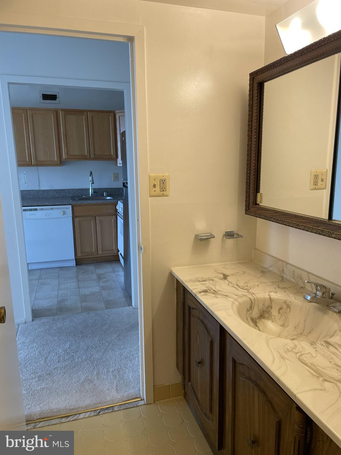 PROMENADE TOWERS - Residential