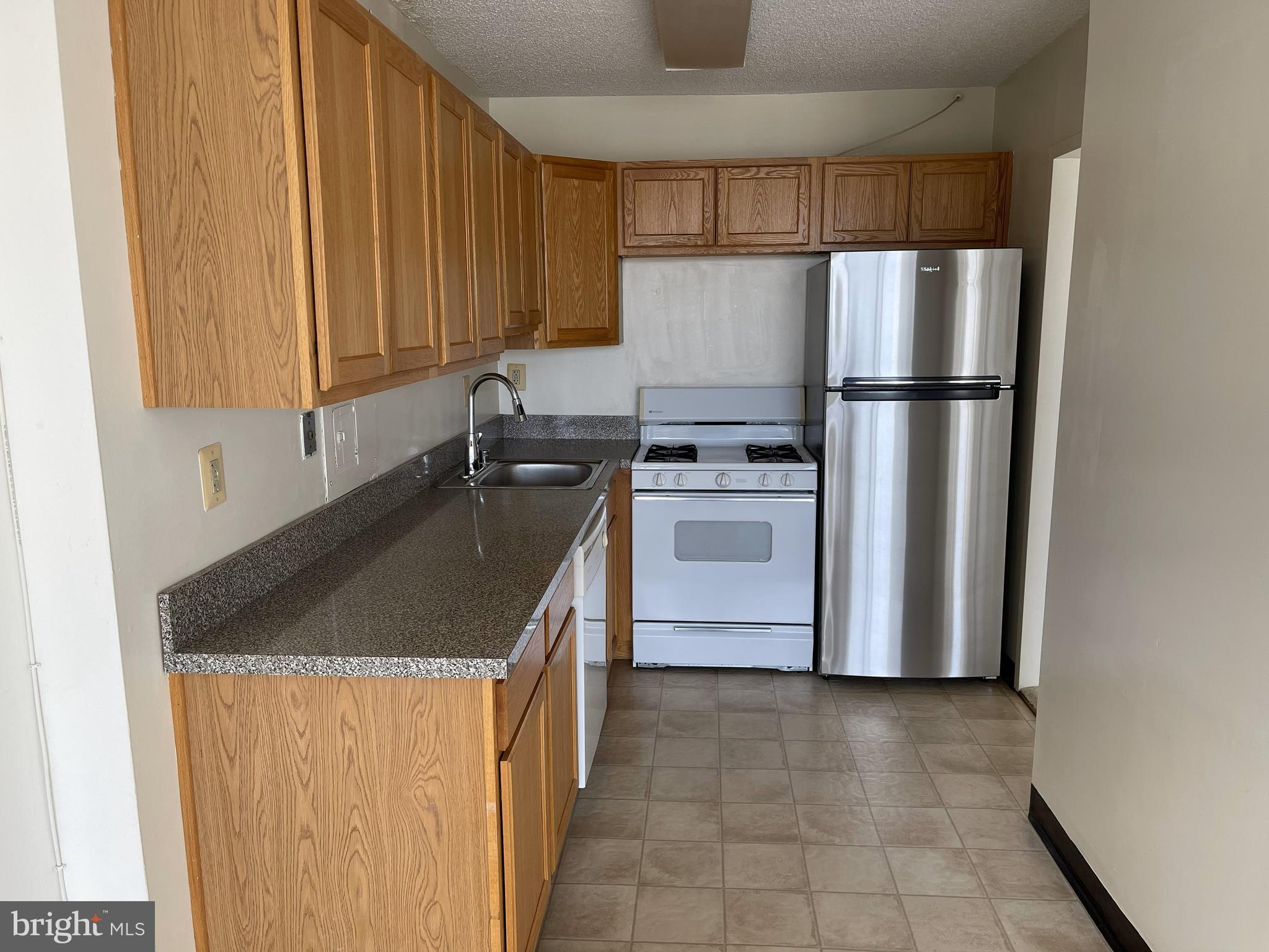 PROMENADE TOWERS - Residential