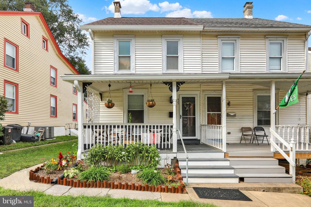 Photo of 423 W 3rd Avenue, PARKESBURG, PA 19365 (MLS # PACT2110048)