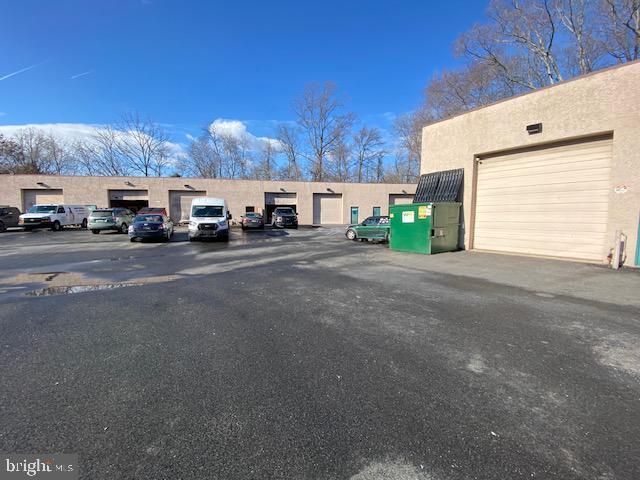 Welcome to this excellent and ready-for-occupancy 1,000 +/- sq ft property featuring a spacious 1-bay garage with two dedicated parking spots. This maintained space is perfect for those seeking a long-term rental solution. Located within the highly regarded Chichester School District, you'll enjoy the convenience of being close to all major arteries, including Route 1, 202, 322, 452, 261, 491, and I-95, making commuting a breeze. Plus, water and sewer services are included, adding to the hassle-free commercial garage experience. Don’t miss out on this fantastic opportunity to secure a comfortable and accessible garage!