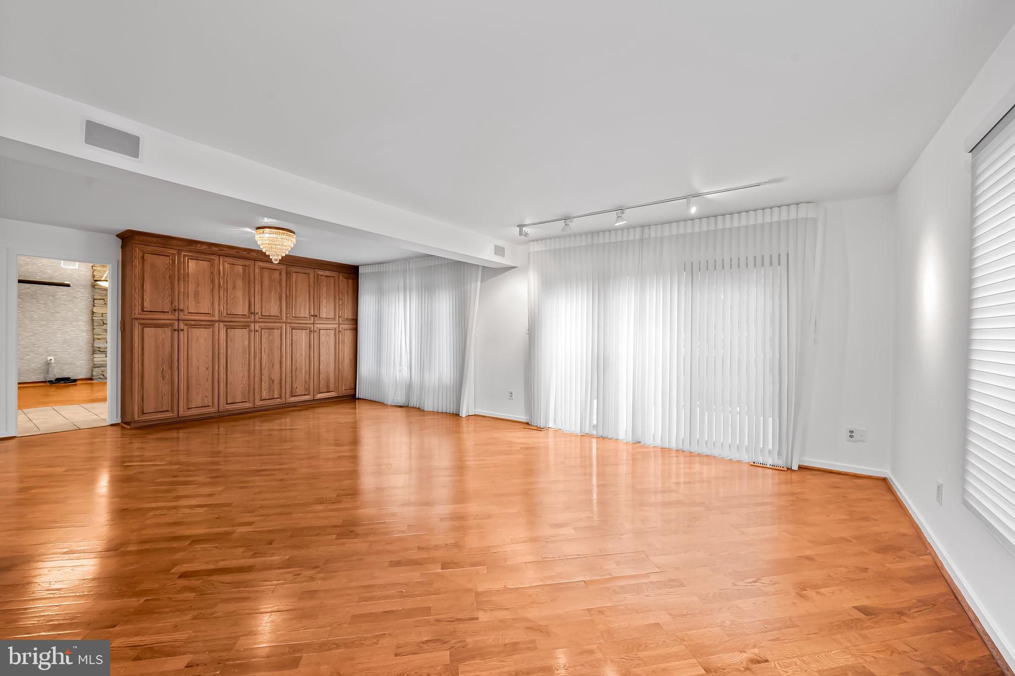 REGENCY PARK - Residential