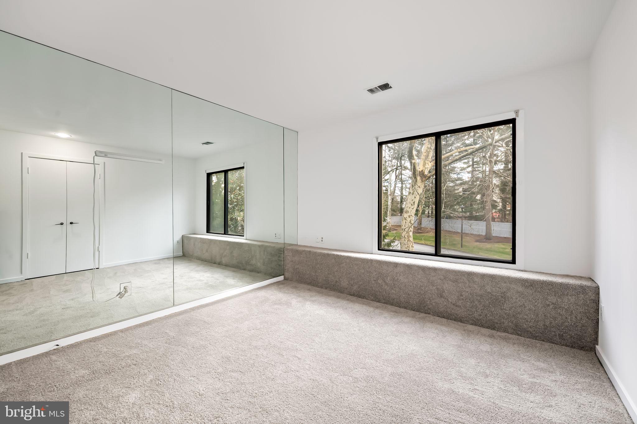 REGENCY PARK - Residential